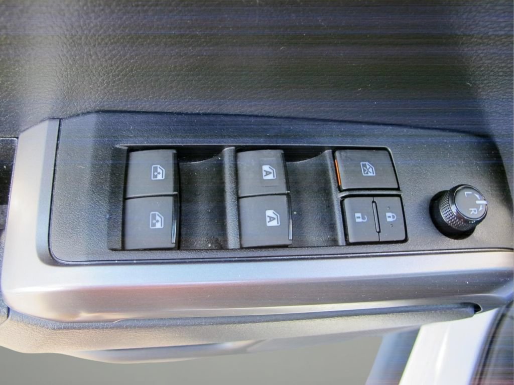 Used 2023 Toyota Tacoma SR5 w/ Technology Package AWD/4WD image 12