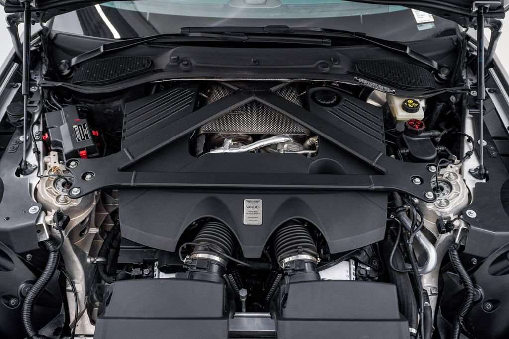 Used 2025 Aston Martin V8 Vantage Coupe RWD image 34