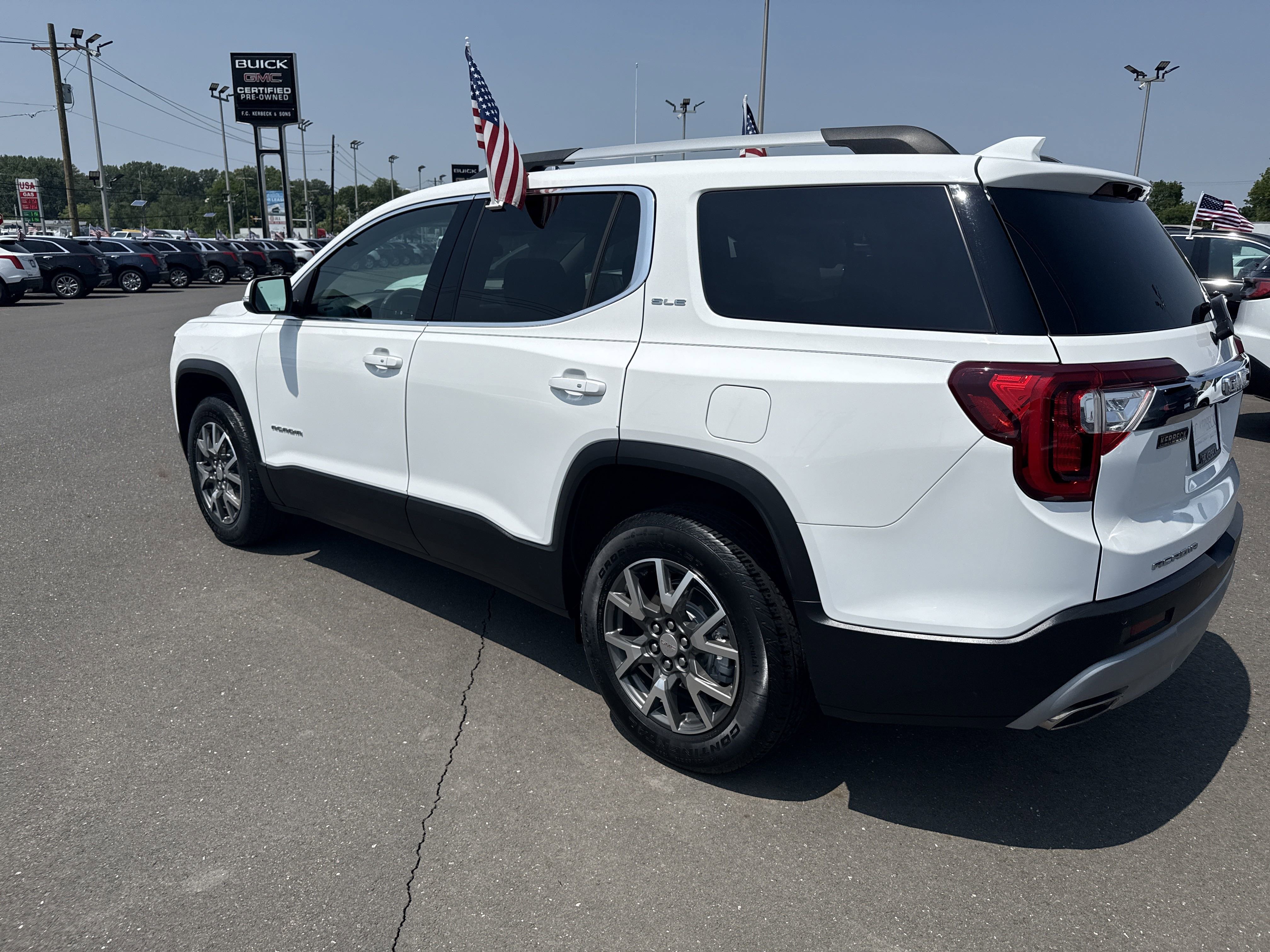 Certified 2022 GMC Acadia SLE w/ Driver Convenience Package image 8