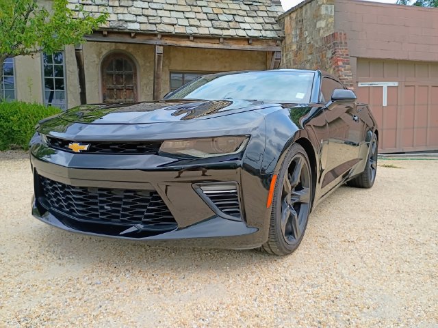 Used 2018 Chevrolet Camaro SS RWD image 4