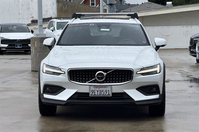 Used 2023 Volvo V60 B5 Cross Country Plus w/ Climate Package image 8
