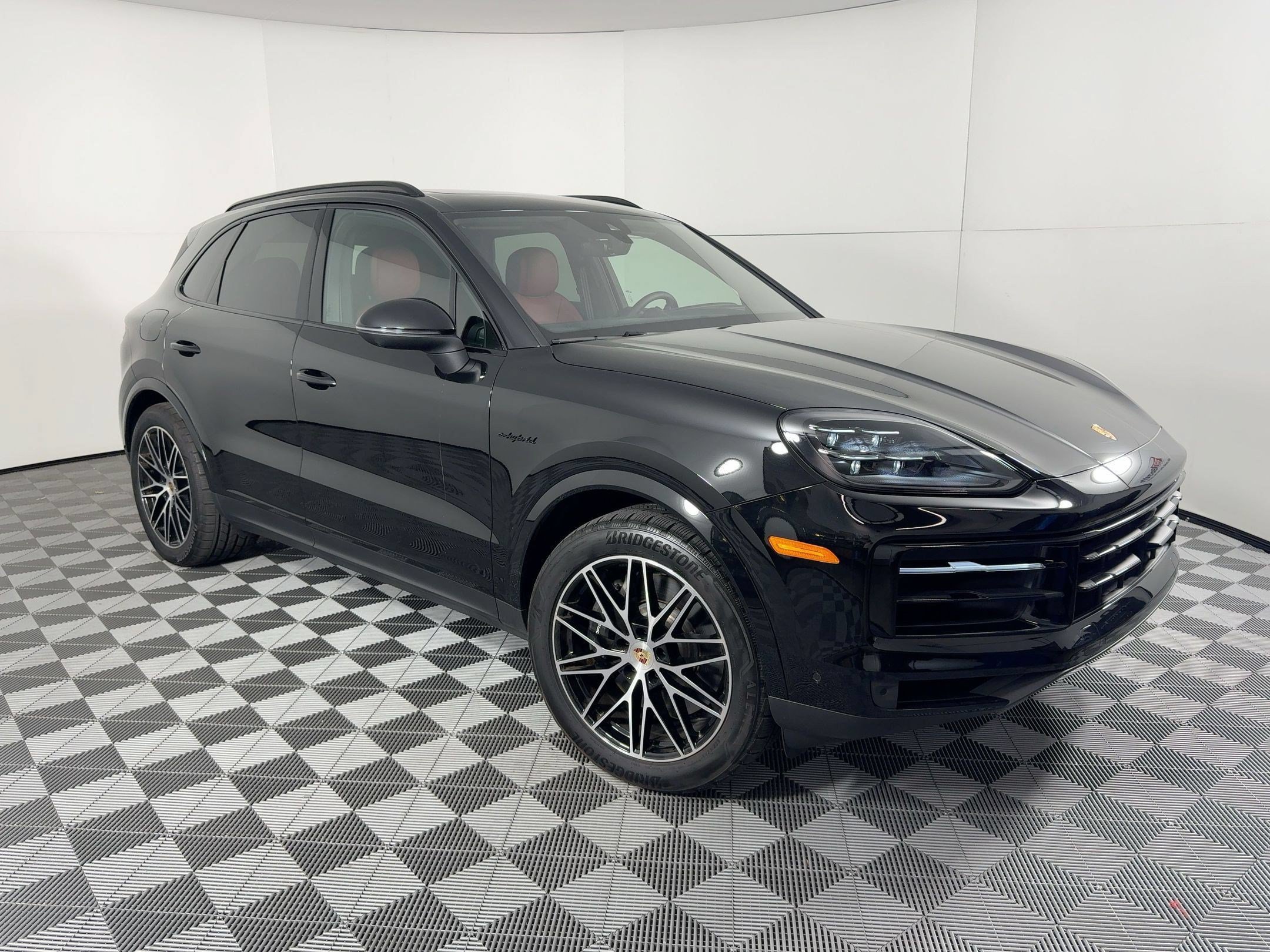 Certified 2025 Porsche Cayenne E-Hybrid AWD/4WD image 7