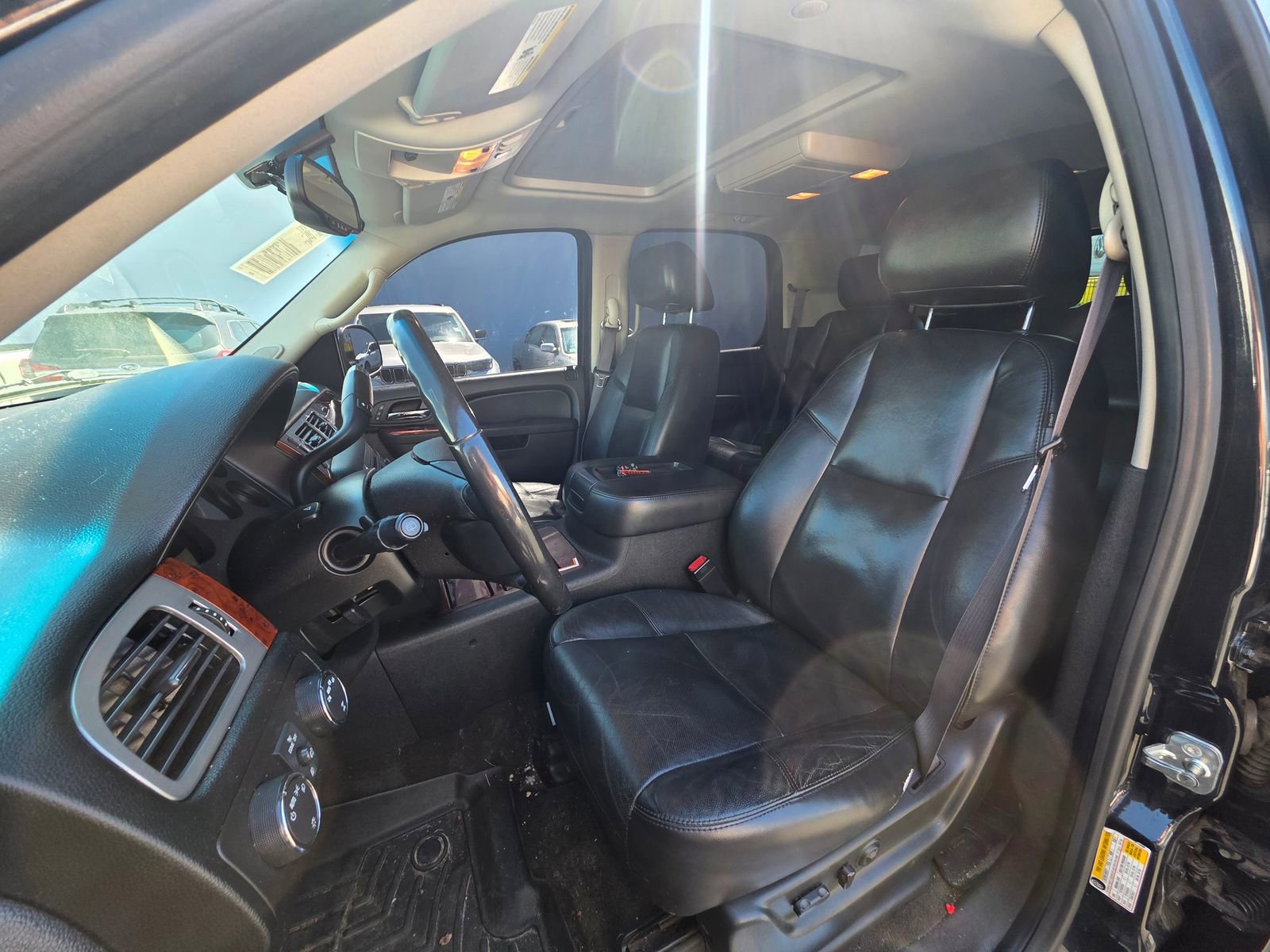 Used 2011 Chevrolet Tahoe LTZ AWD/4WD image 12