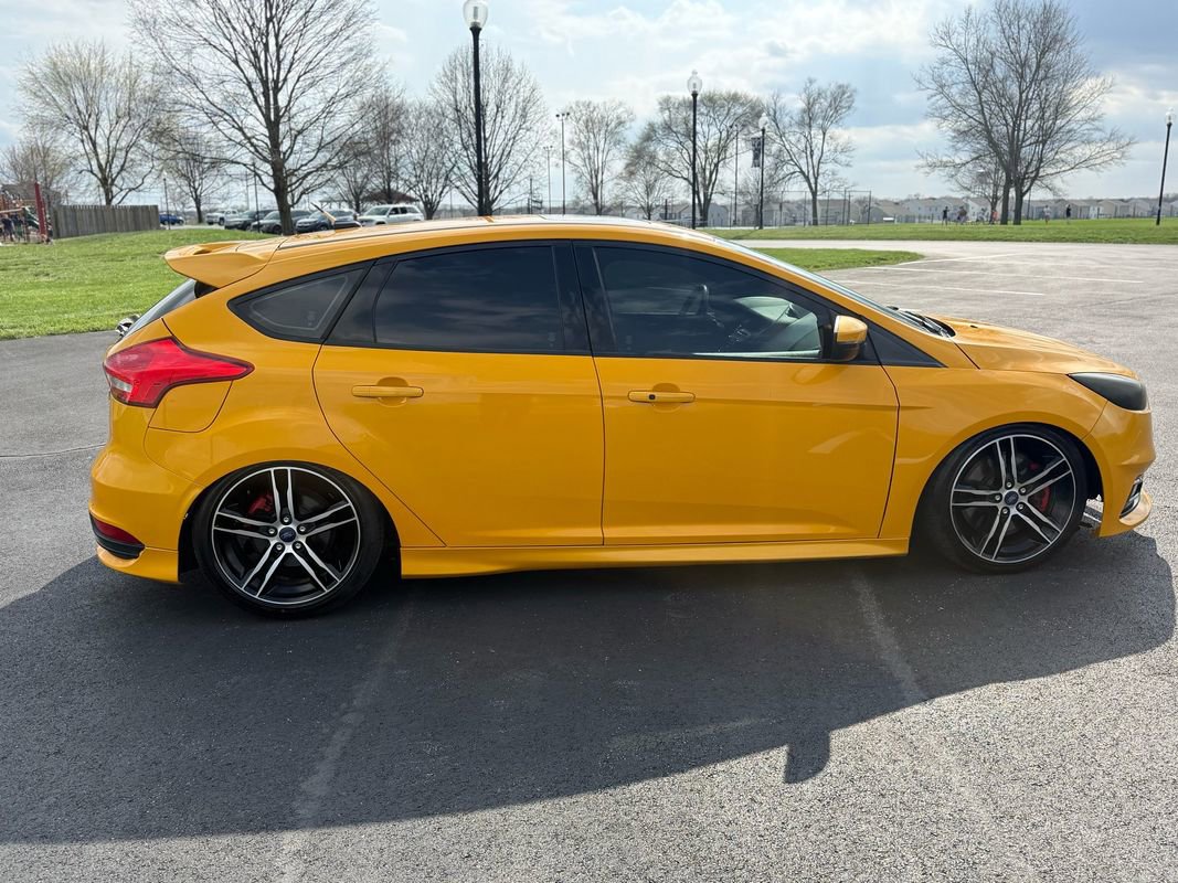 Used 2016 Ford Focus ST image 4