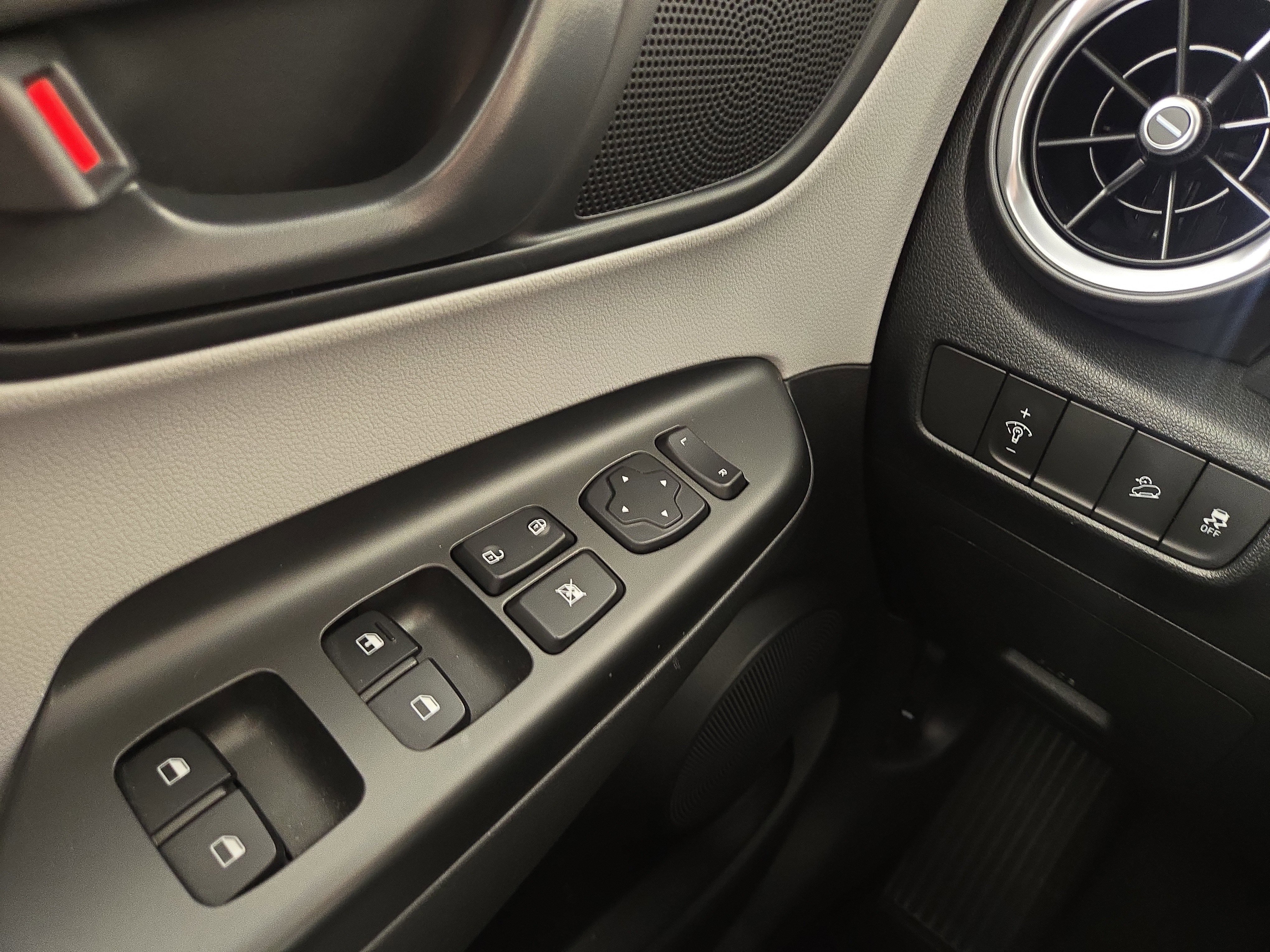 Used 2023 Hyundai Kona SE w/ Cargo Package image 26