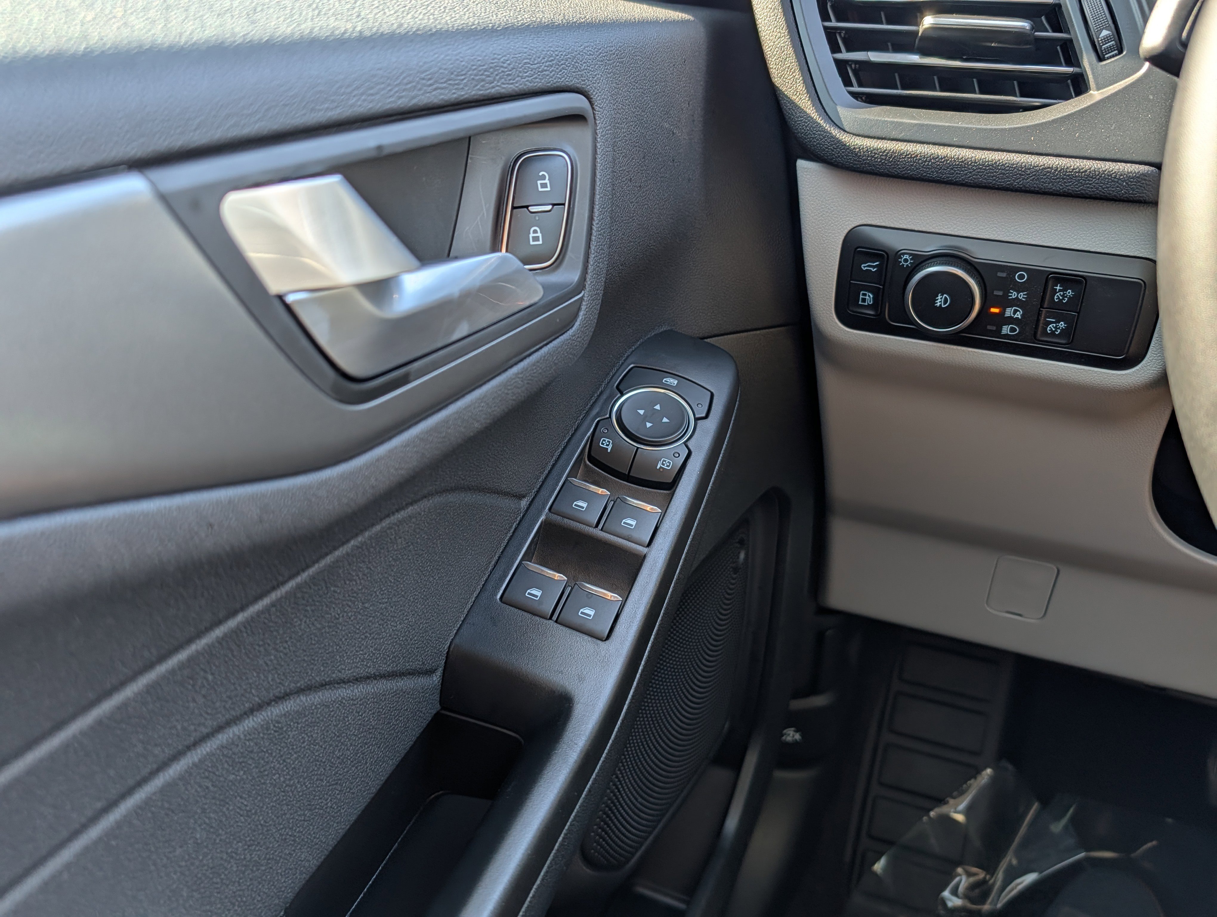 New 2026 Ford Escape SE FWD image 25