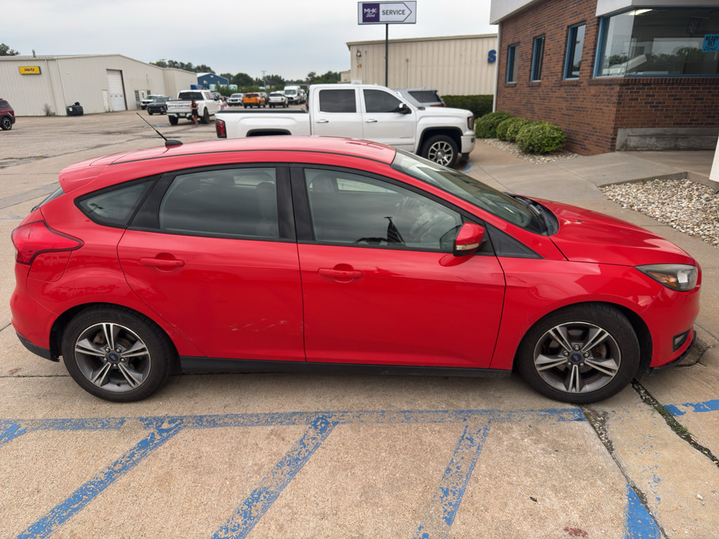 Used 2016 Ford Focus SE FWD image 4