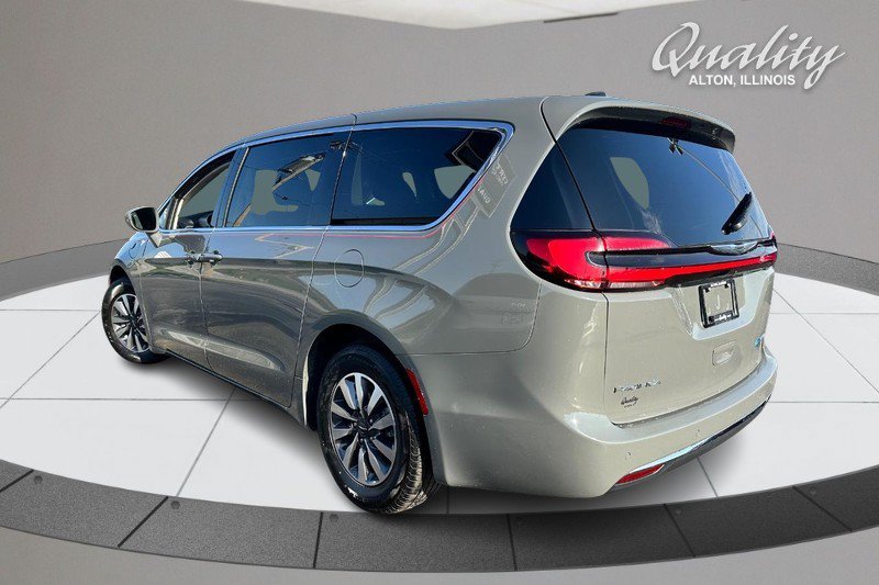 Used 2022 Chrysler Pacifica Touring-L FWD image 8