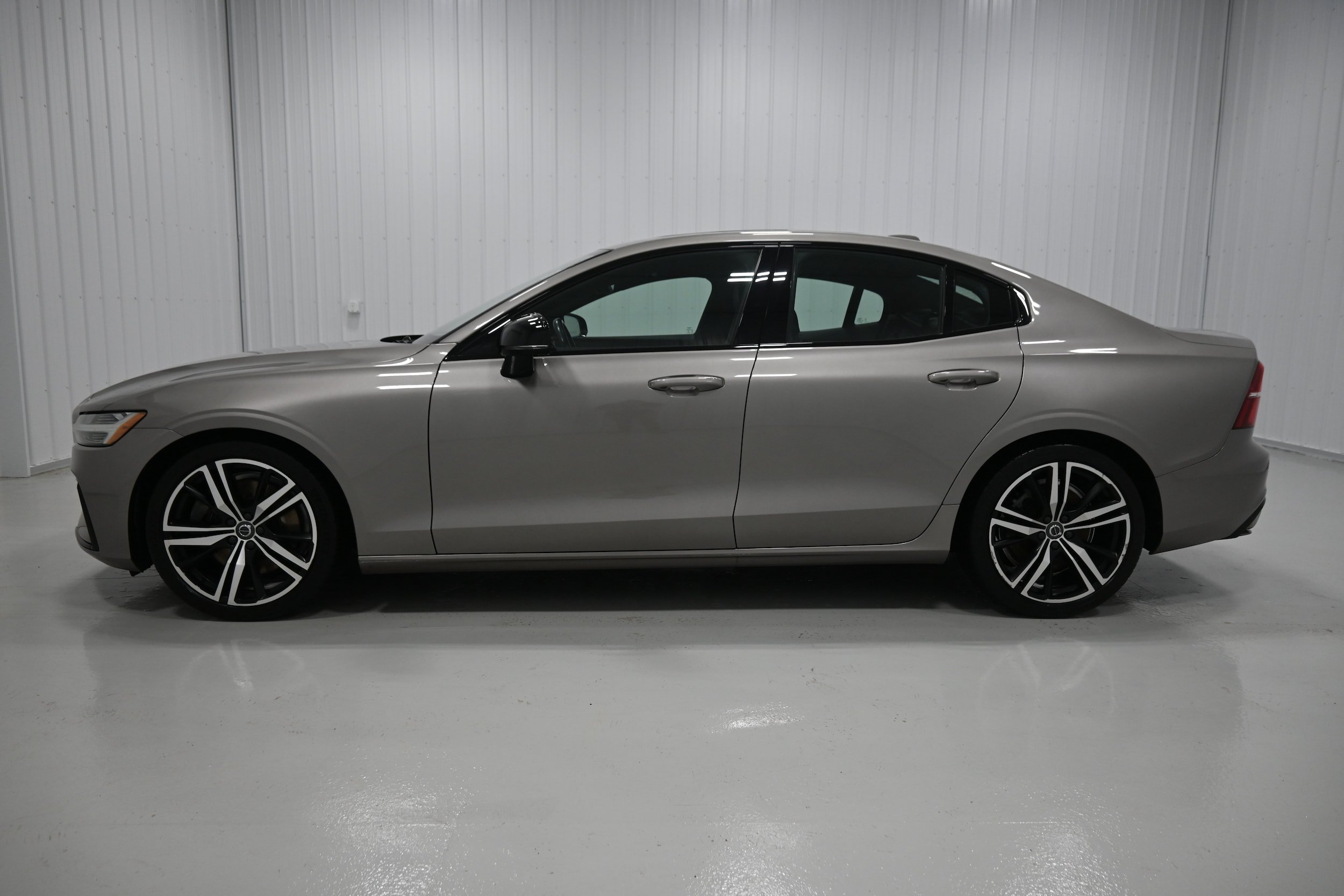 Used 2019 Volvo S60 T6 R-Design AWD/4WD image 24