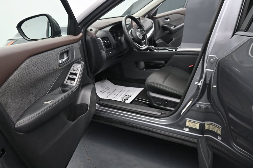 Used 2023 Nissan Rogue SV AWD/4WD image 17