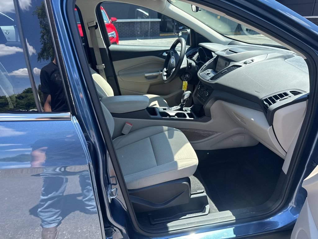 Used 2018 Ford Escape SE w/ SE Sync 3 Package FWD image 55