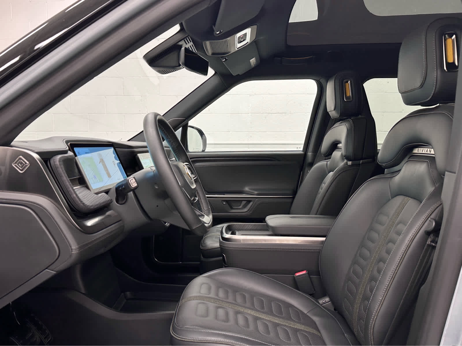 Used 2025 Rivian R1S Adventure image 11