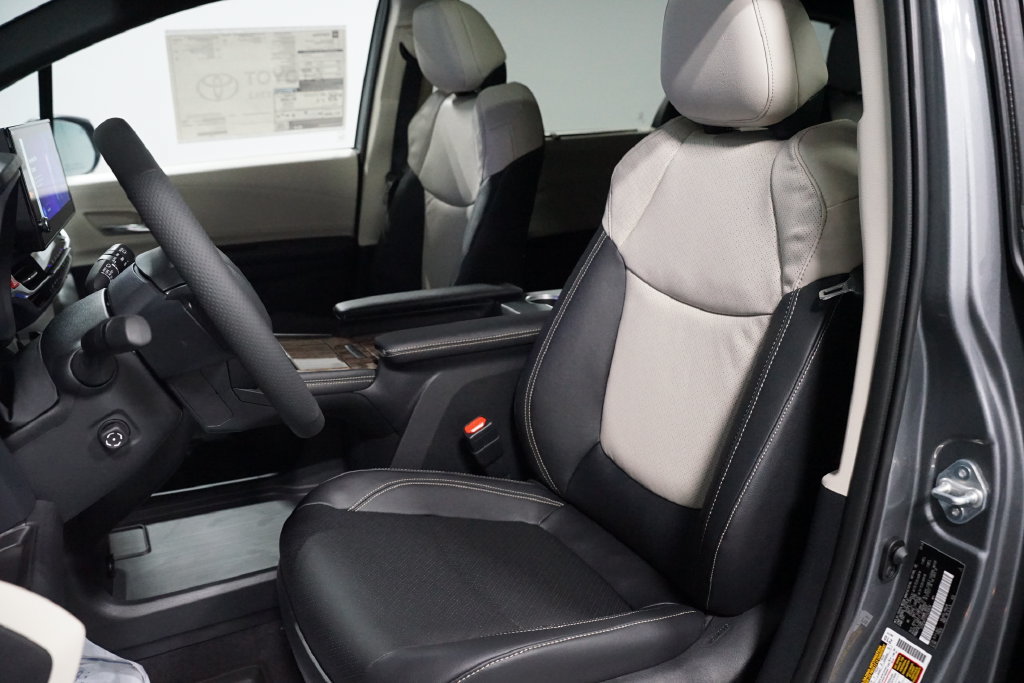 New 2026 Toyota Sienna Platinum AWD/4WD image 29