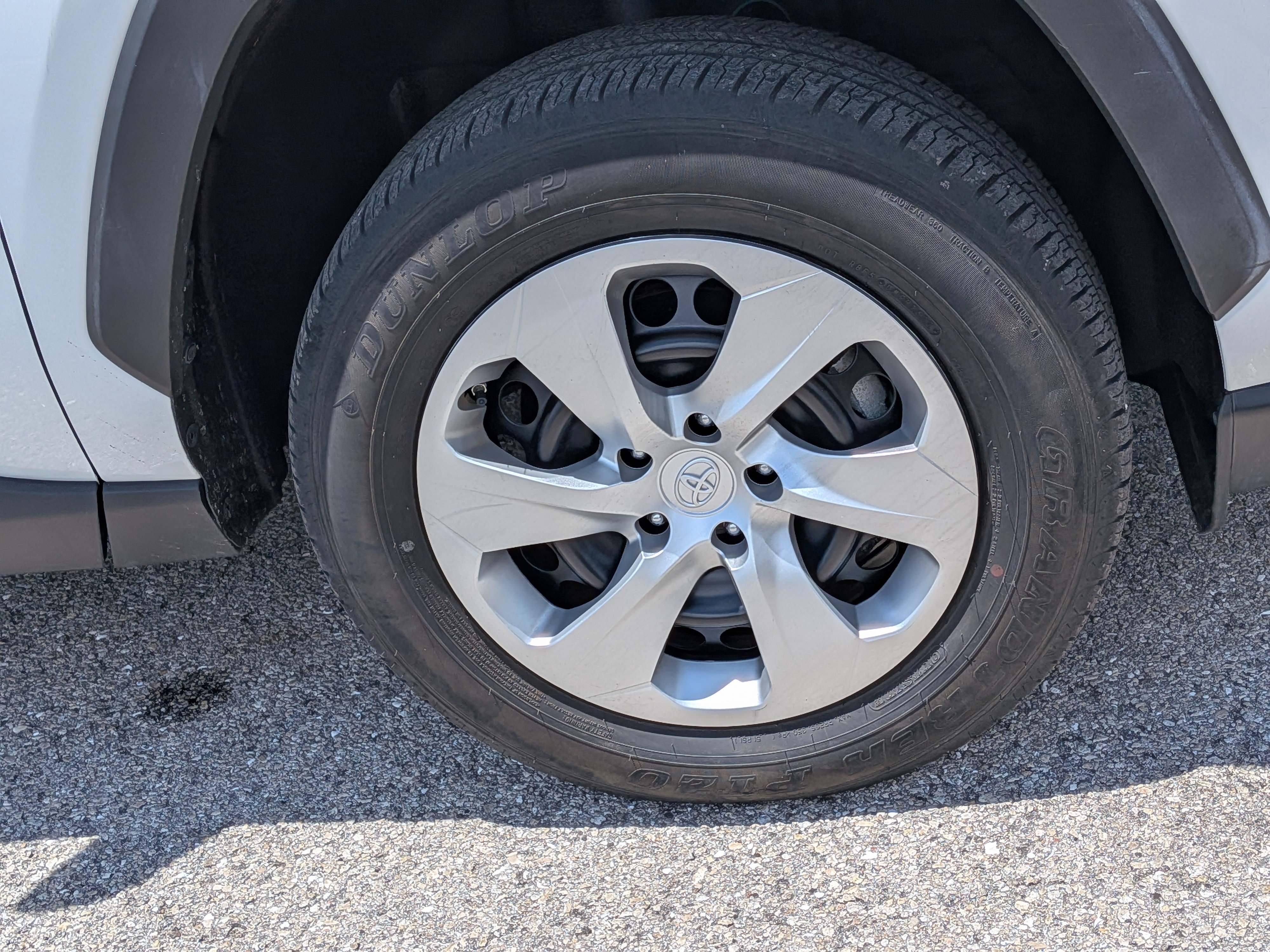 Used 2022 Toyota RAV4 LE FWD image 10