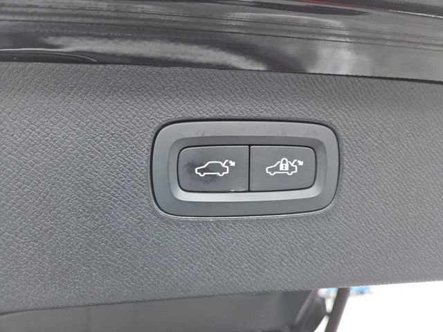 Used 2021 Volvo XC90 T6 Momentum w/ Advanced Package image 18