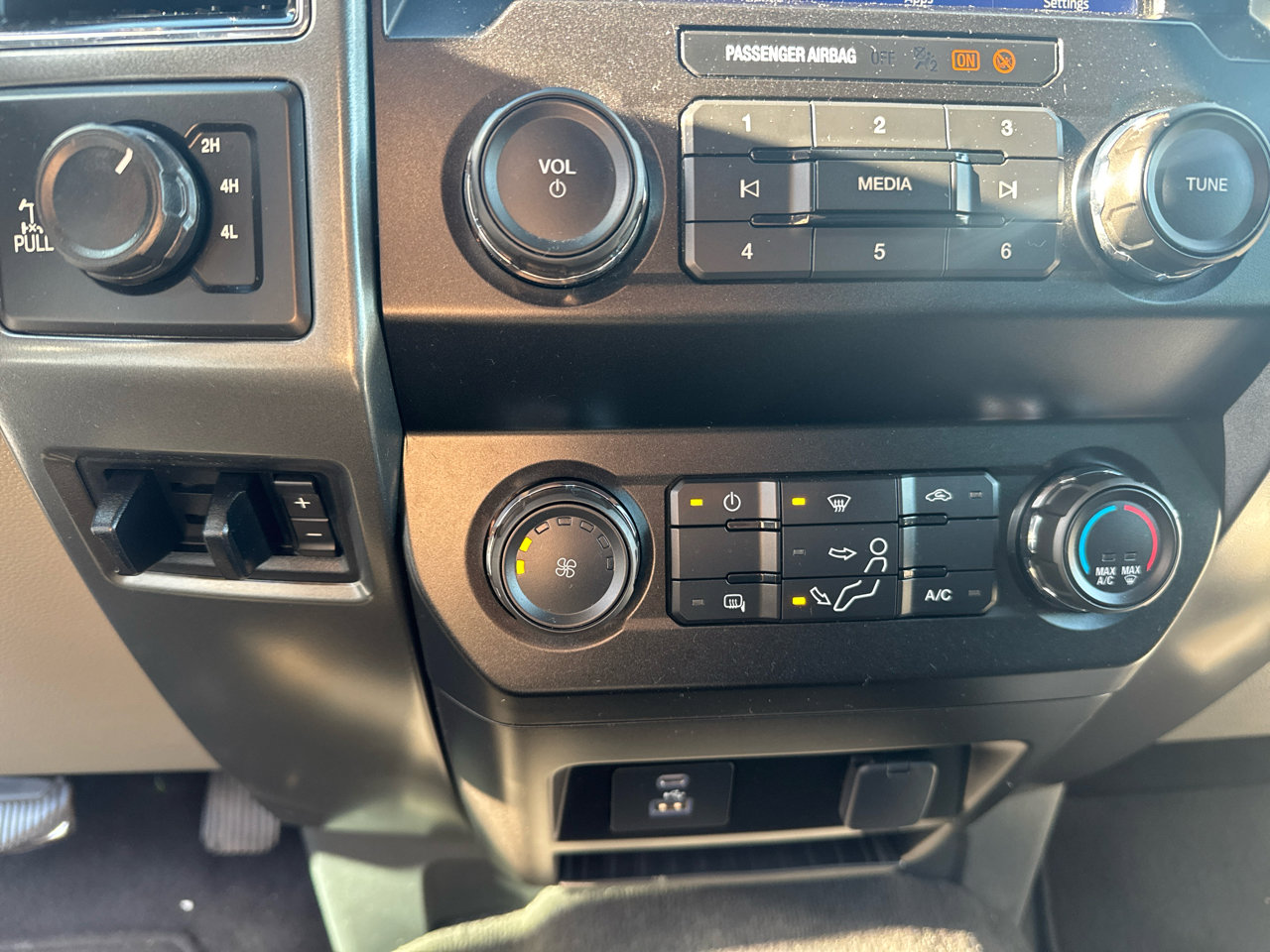 Used 2022 Ford F250 XLT w/ XLT Value Package image 21