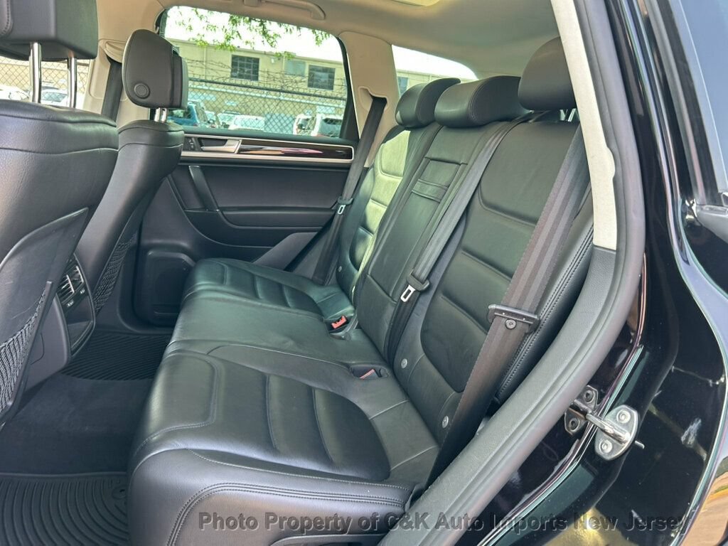 Used 2015 Volkswagen Touareg VR6 AWD/4WD image 26