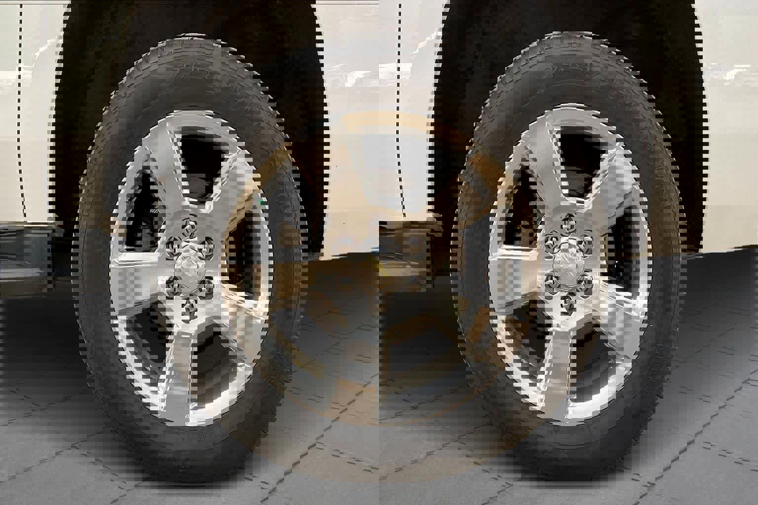 Used 2018 Chevrolet Suburban LT image 11