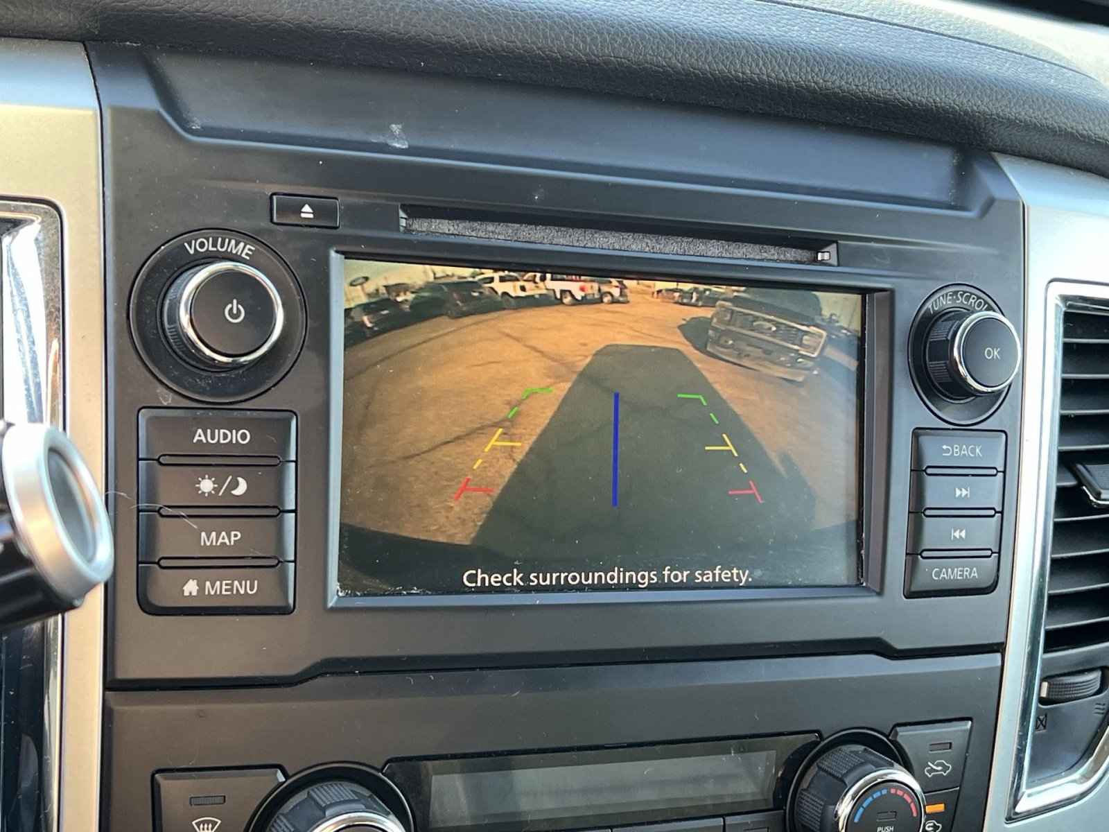 Used 2019 Nissan Titan SV w/ SV Convenience Package image 19