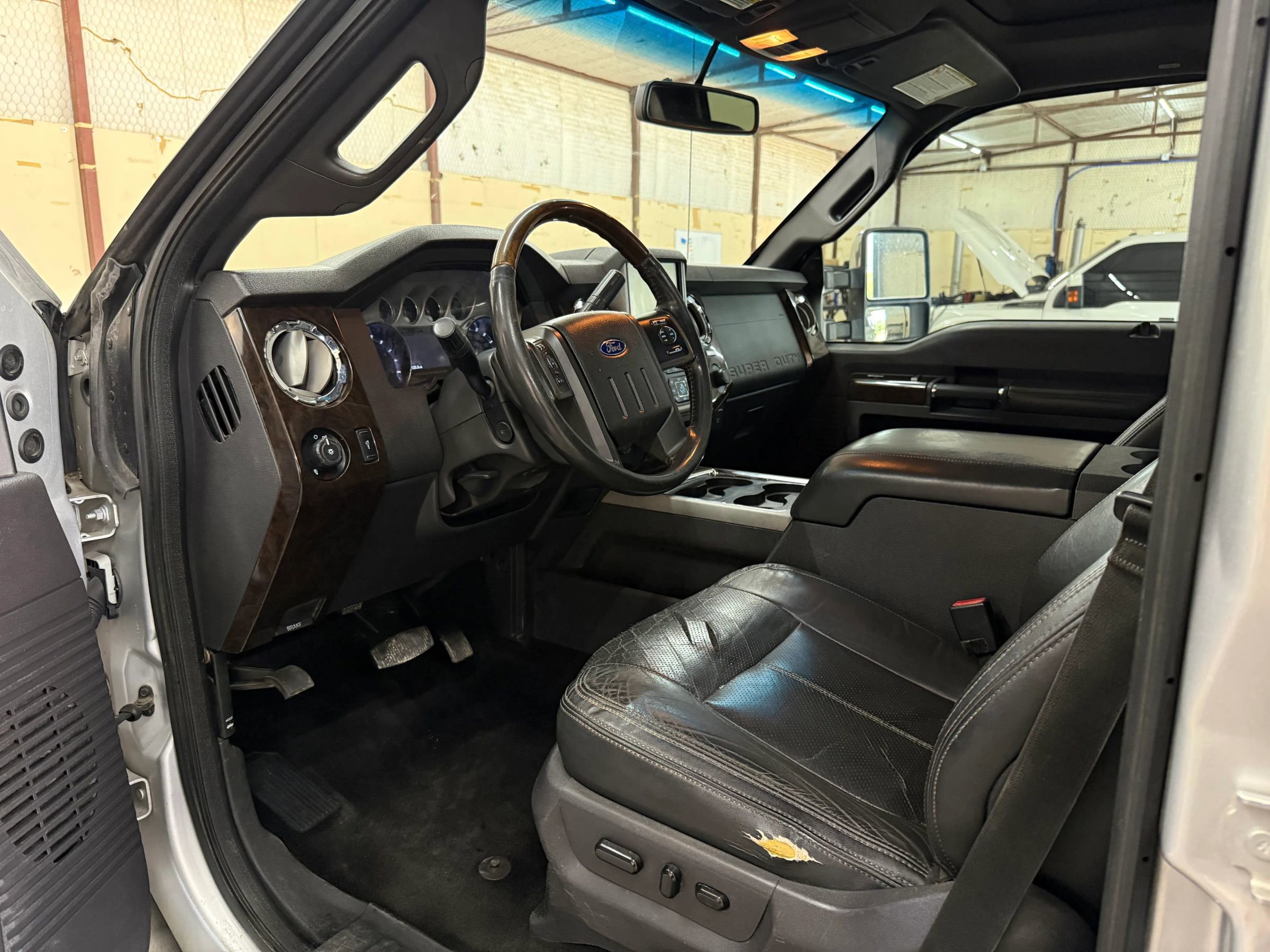 Used 2014 Ford F250 Platinum w/ FX4 Off-Road Package AWD/4WD image 8