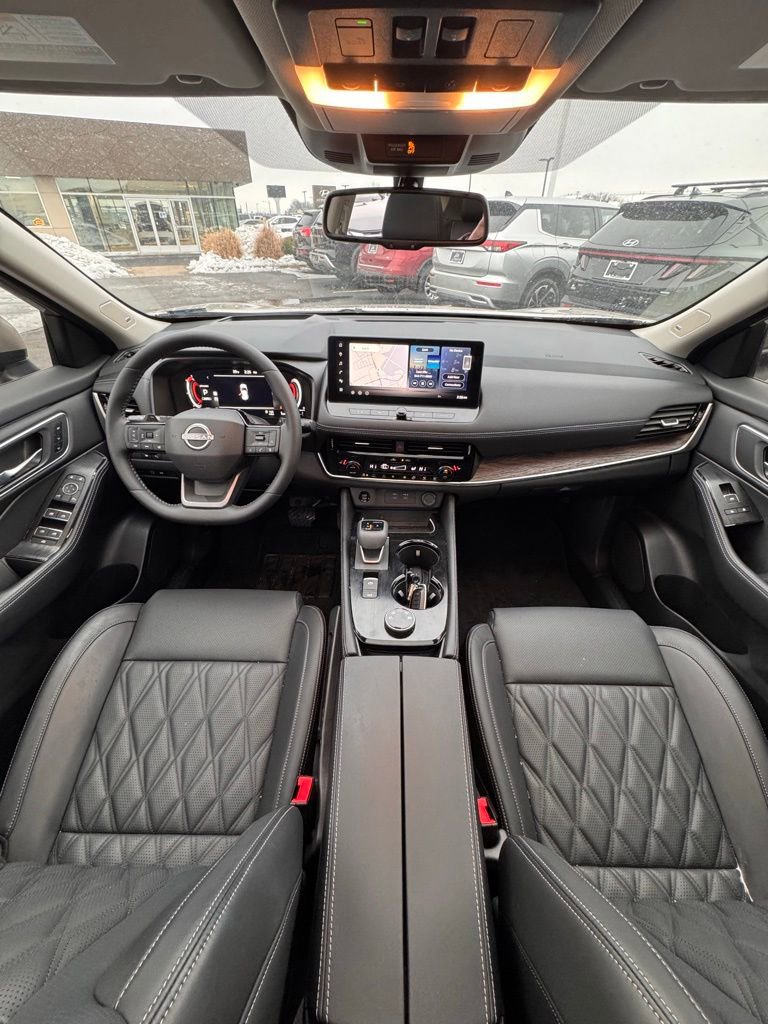 Used 2026 Nissan Rogue Platinum w/ Platinum Premium Package image 18