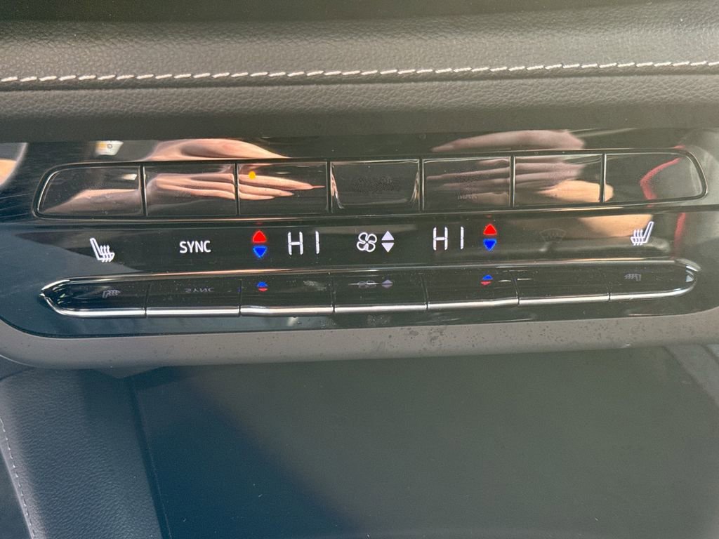 Used 2023 Buick Envision Essence w/ Sport Touring Package image 15