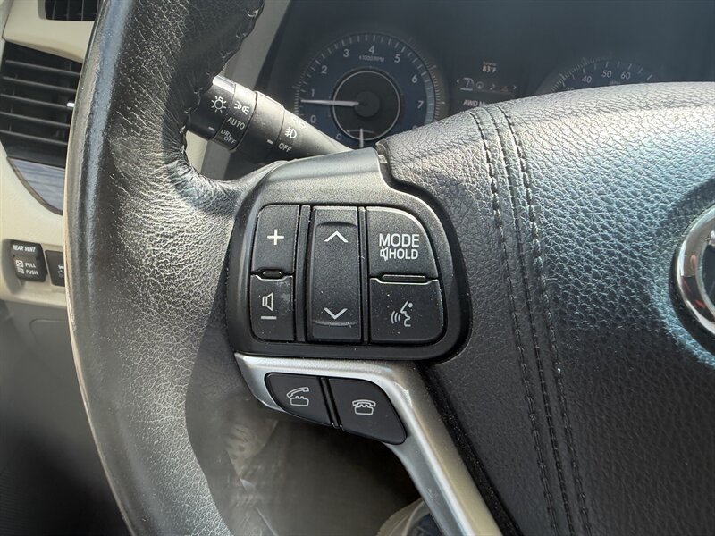 Used 2015 Toyota Sienna XLE w/ XLE Navigation Package AWD/4WD image 32