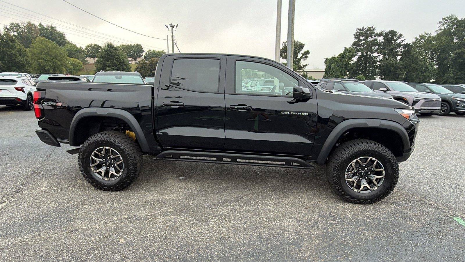 New 2026 Chevrolet Colorado ZR2 w/ Technology Package AWD/4WD image 8