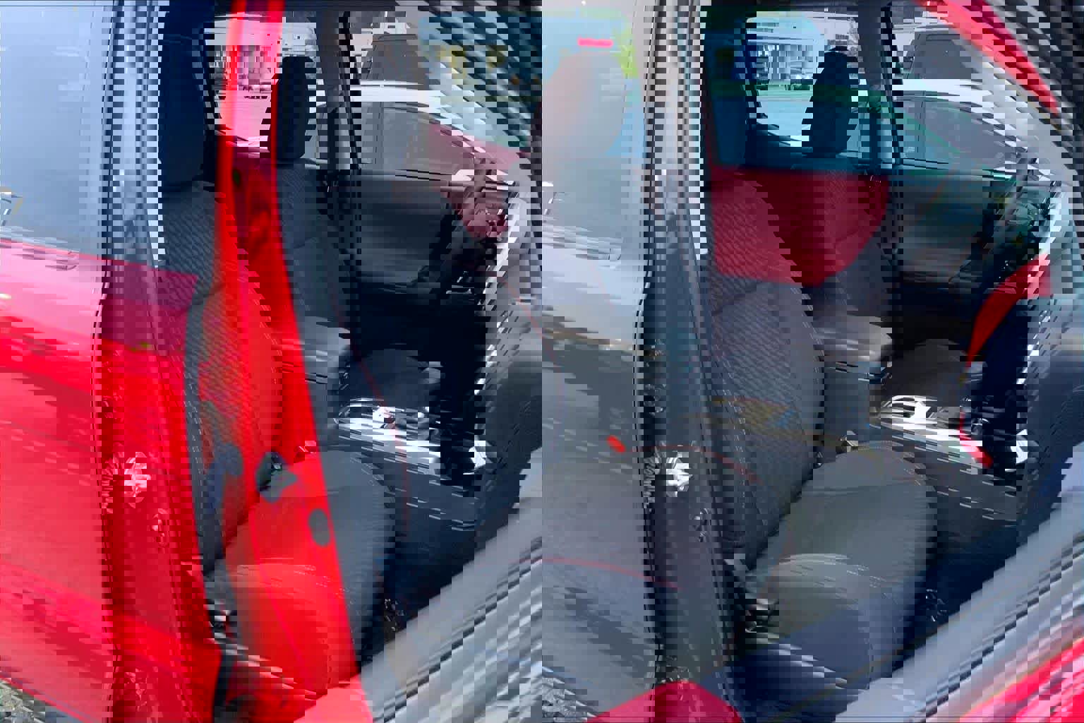 Used 2023 Toyota Tacoma SR5 w/ Technology Package image 9