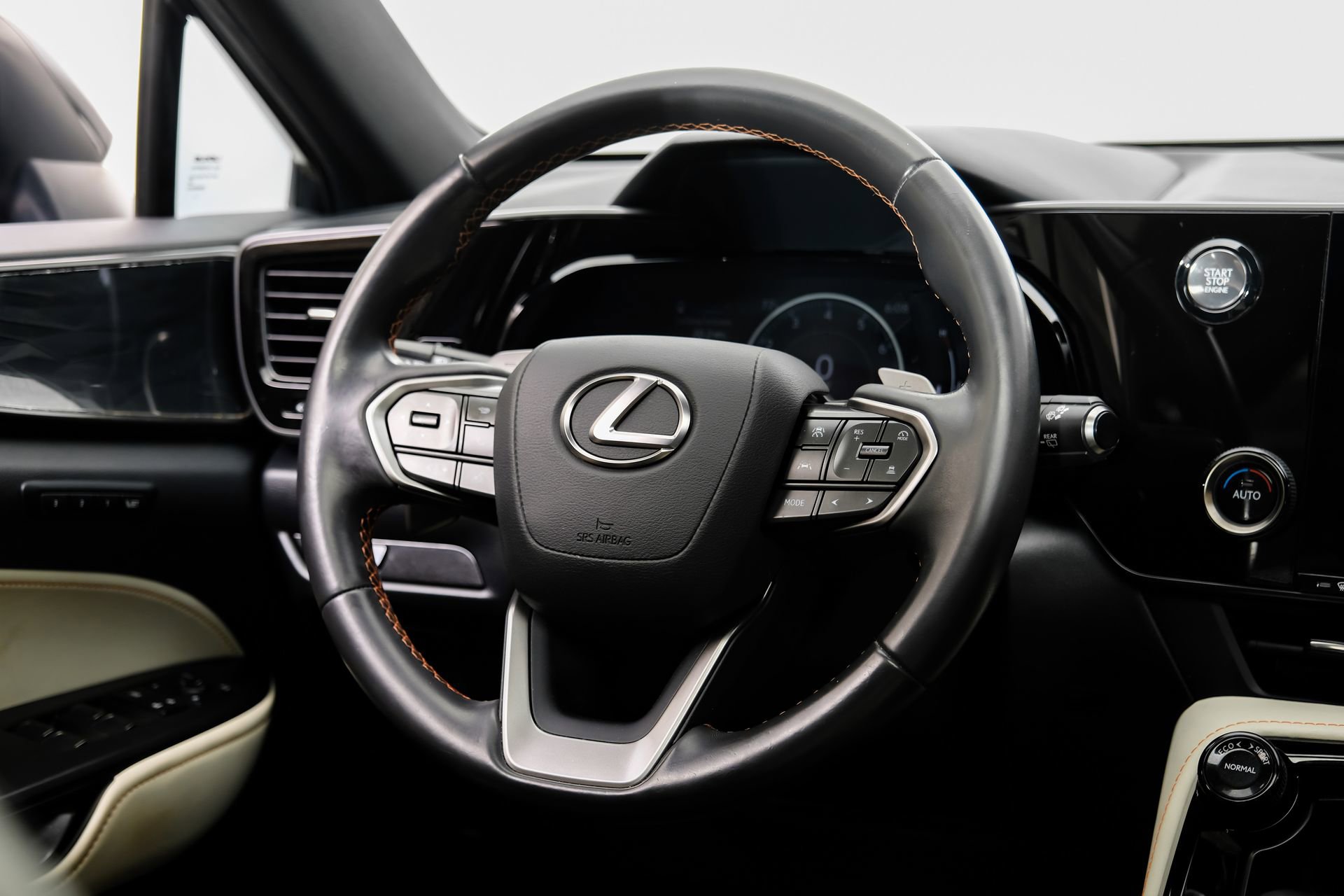 Used 2023 Lexus NX 250 FWD w/ Towing Package (2000 Lbs) image 21
