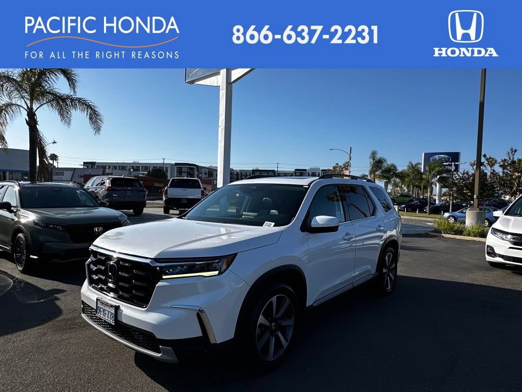 Used 2023 Honda Pilot Touring image 1