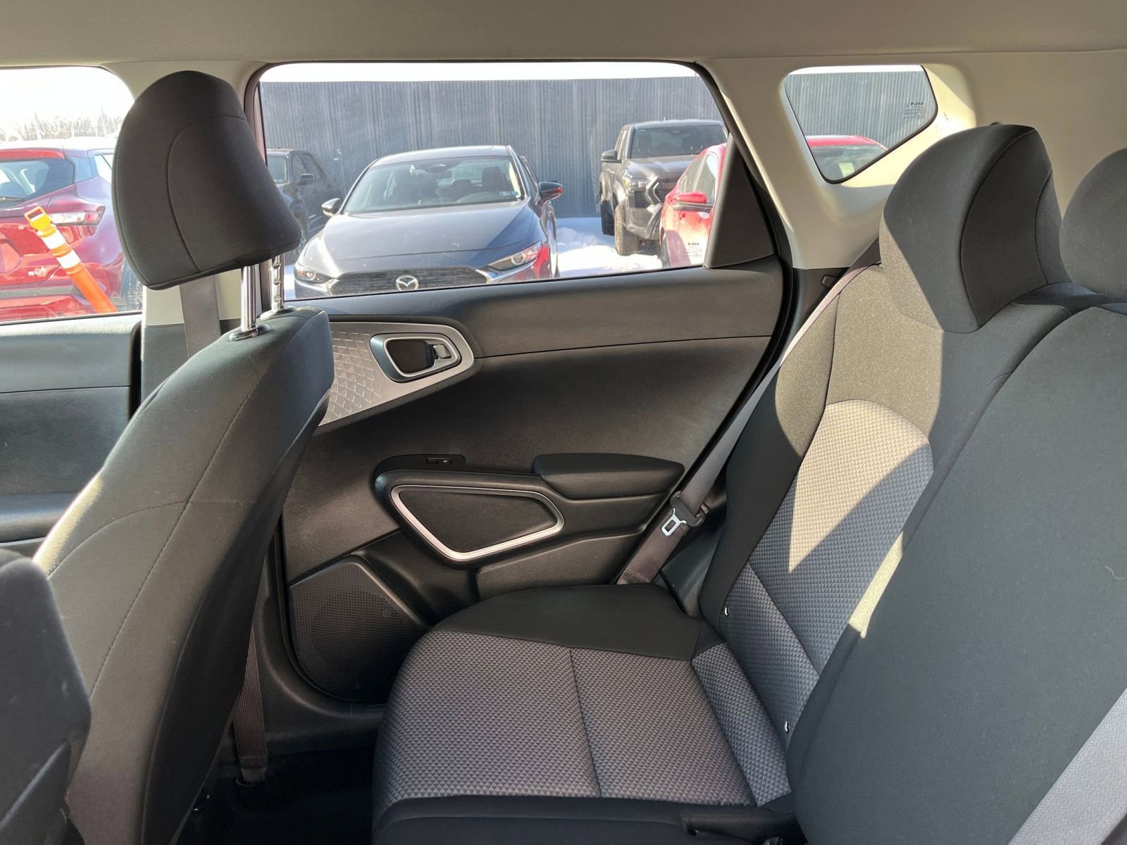 Used 2025 Kia Soul LX w/ LX Technology Package FWD image 37