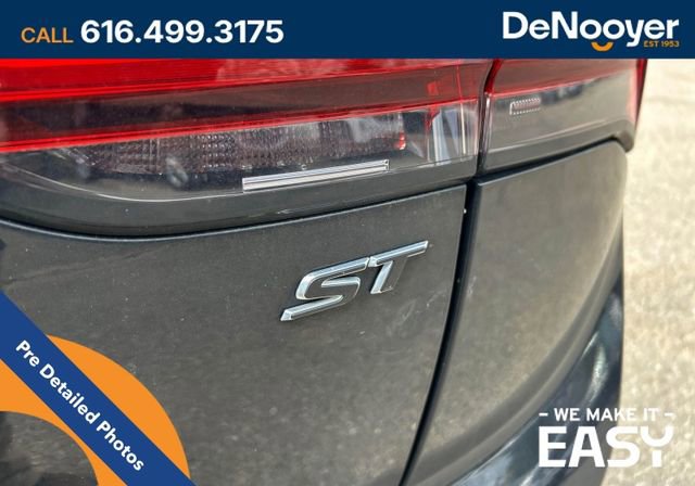 Used 2023 Buick Envision Essence w/ Sport Touring Package FWD image 6
