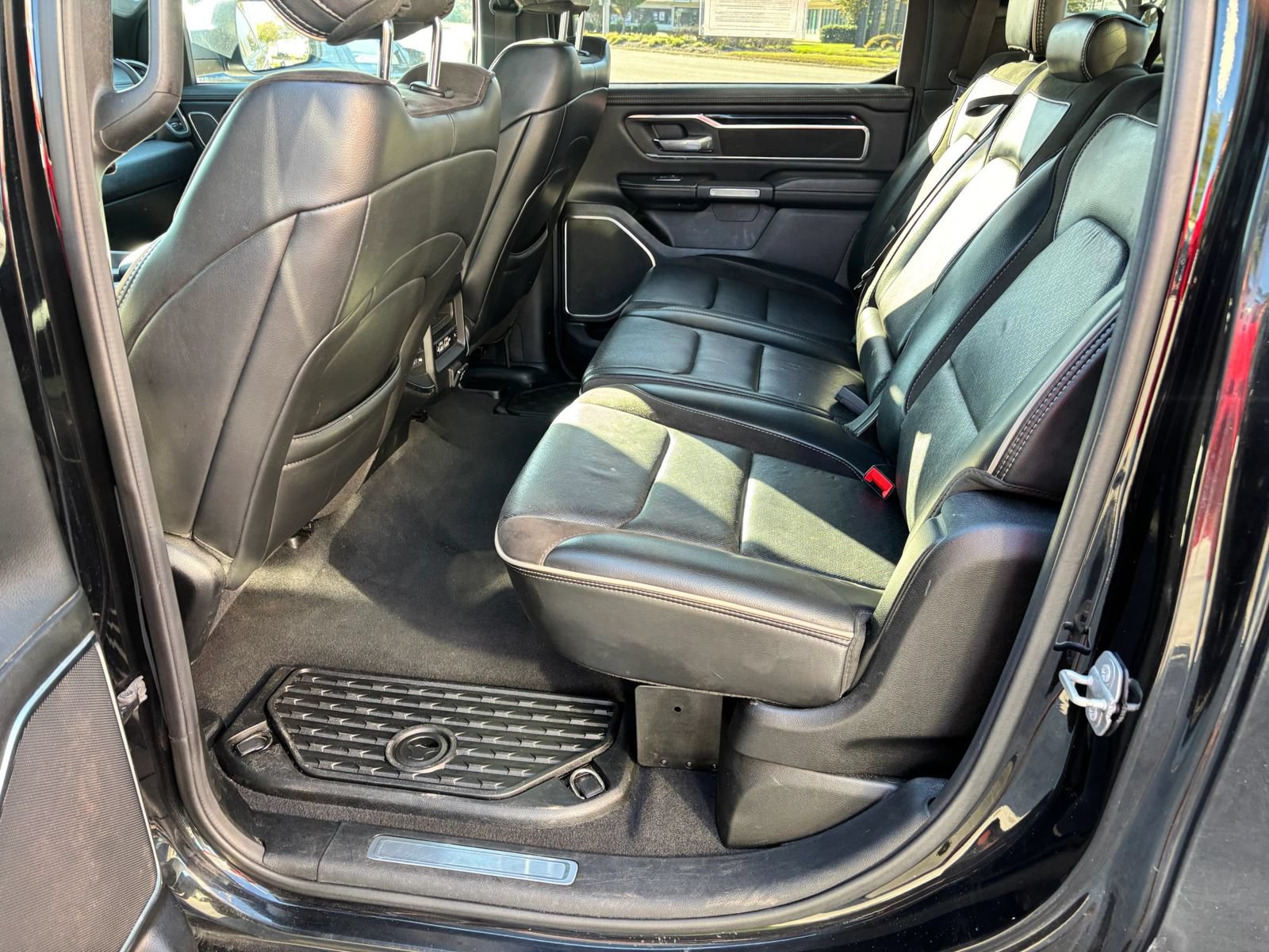 Used 2019 RAM 1500 Laramie AWD/4WD image 18
