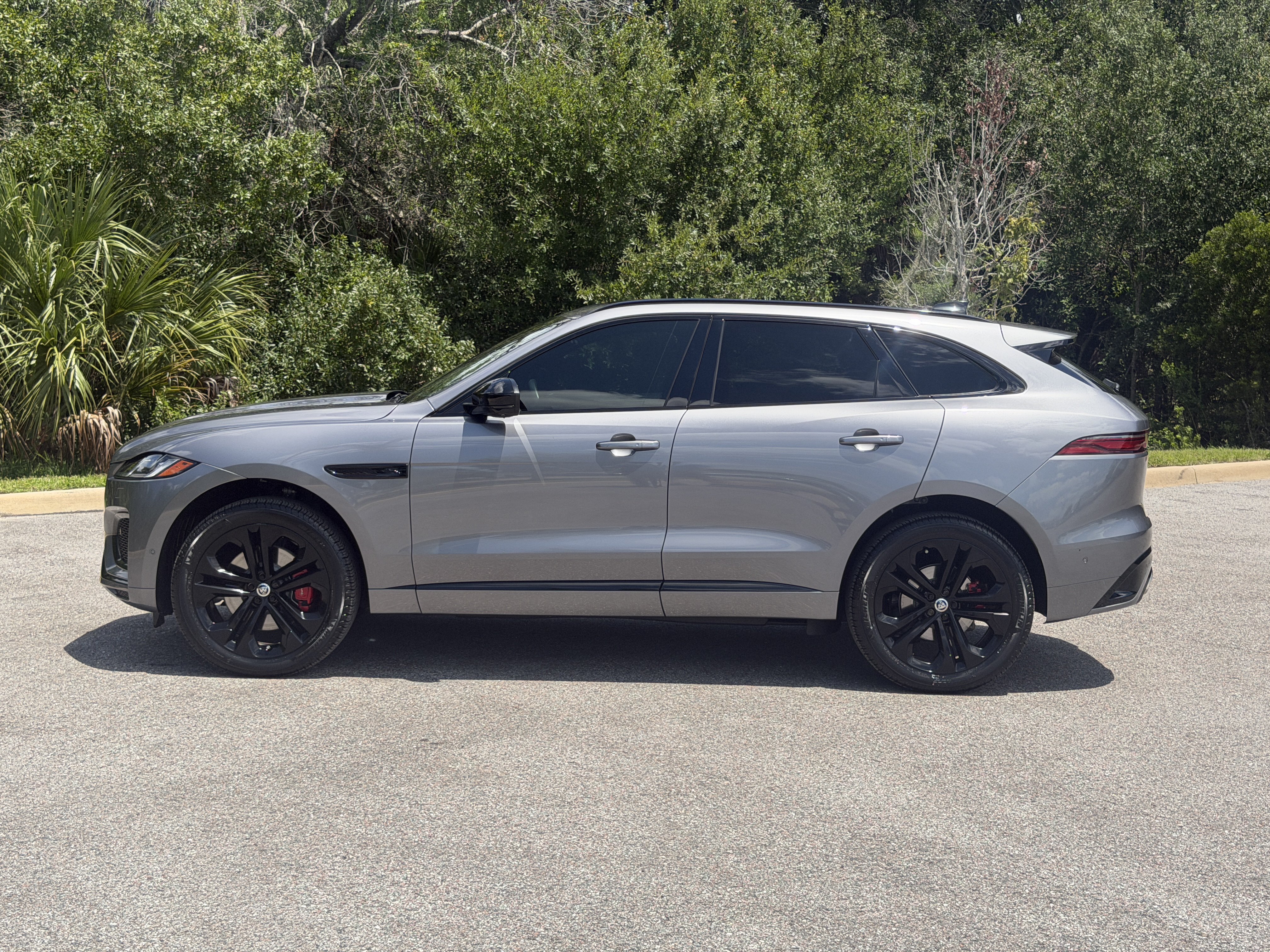 Used 2024 Jaguar F-PACE R-Dynamic S AWD/4WD image 4