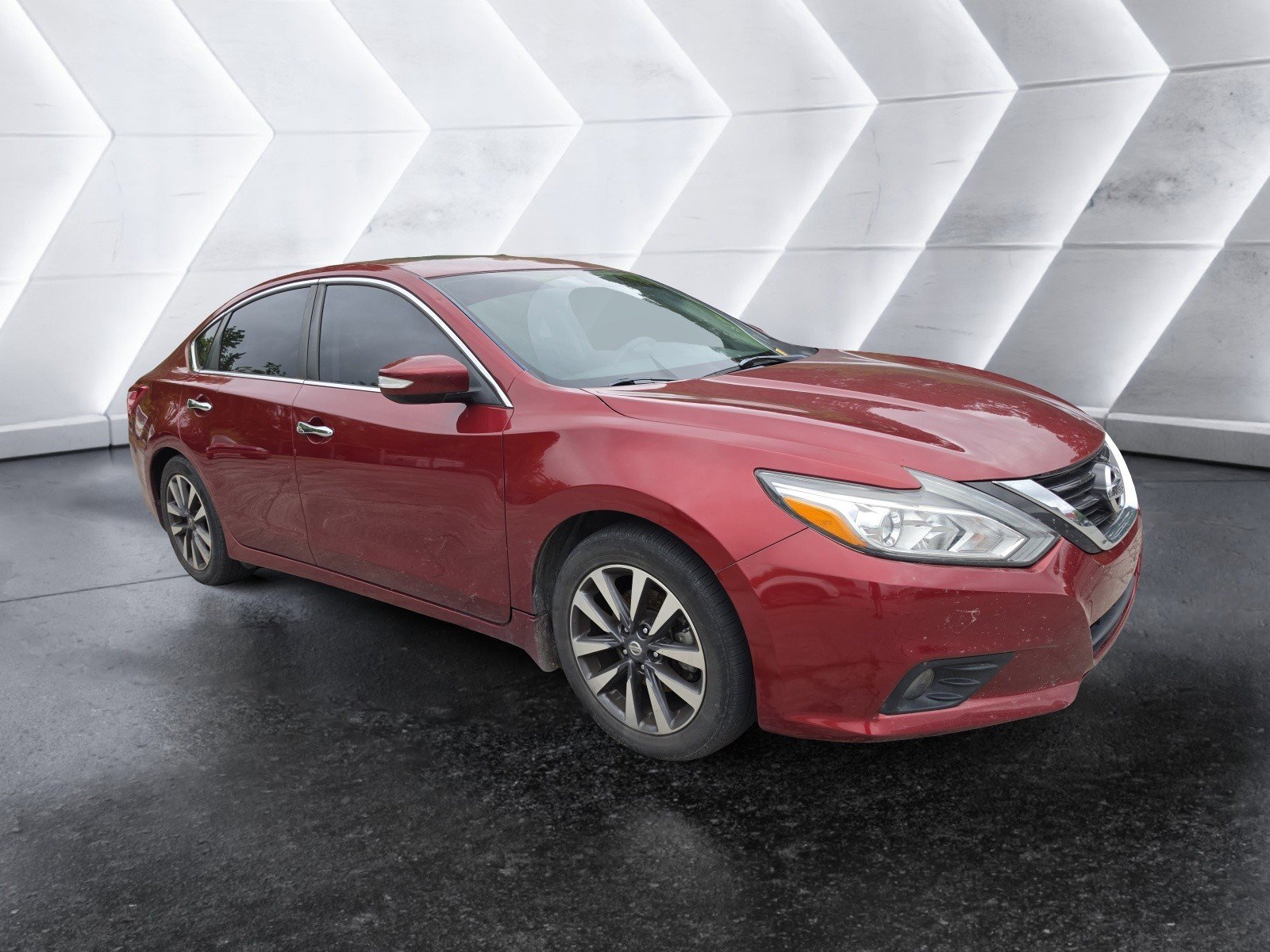 Used 2017 Nissan Altima 2.5 SV w/ Convenience Package FWD image 2