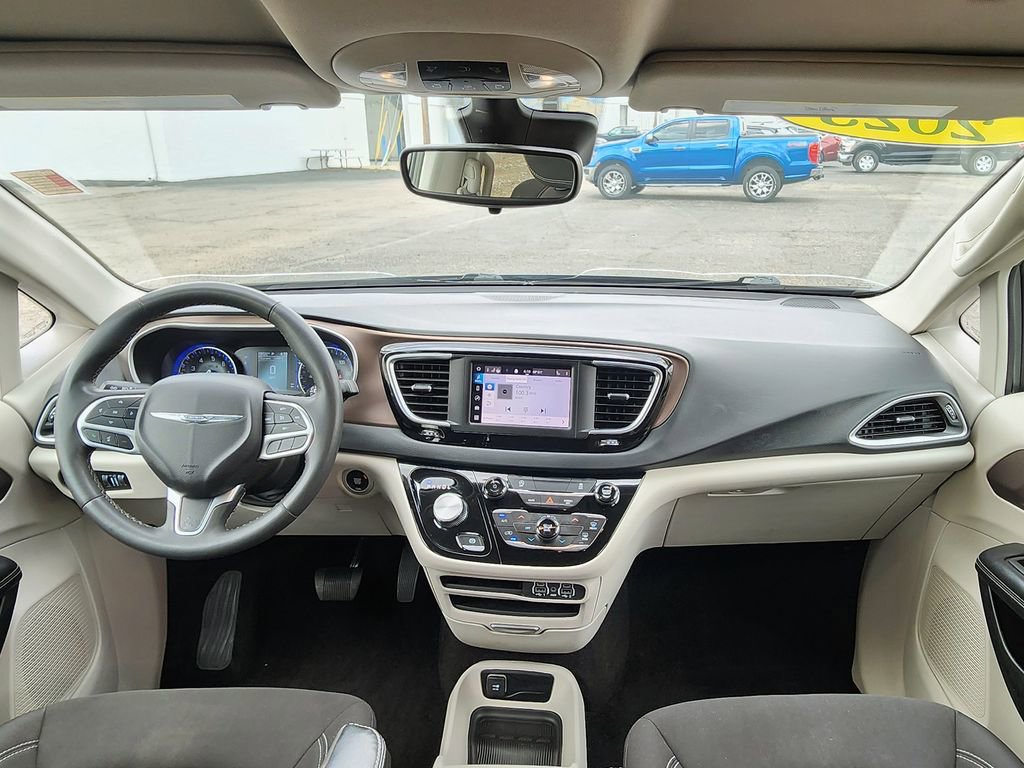 Used 2023 Chrysler Voyager LX FWD image 28