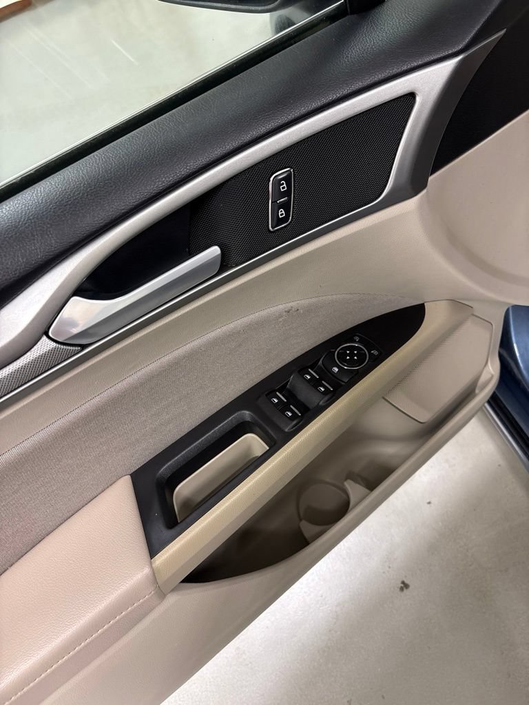 Used 2019 Ford Fusion SE FWD image 17