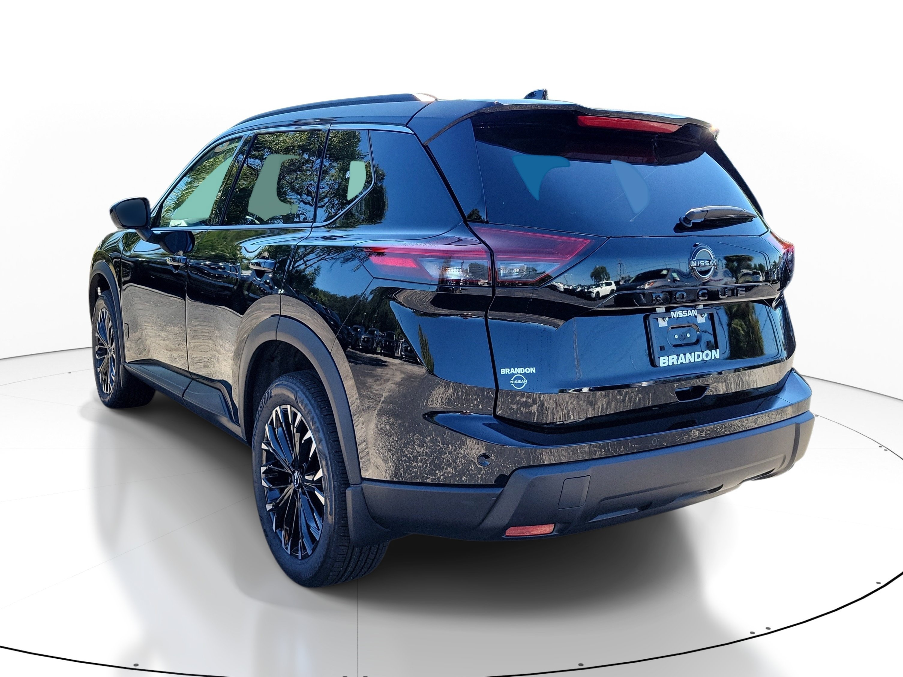 New 2027 Nissan Rogue Dark Armor FWD image 5