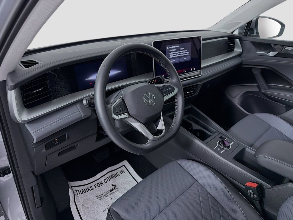 Used 2025 Volkswagen Tiguan SE image 9
