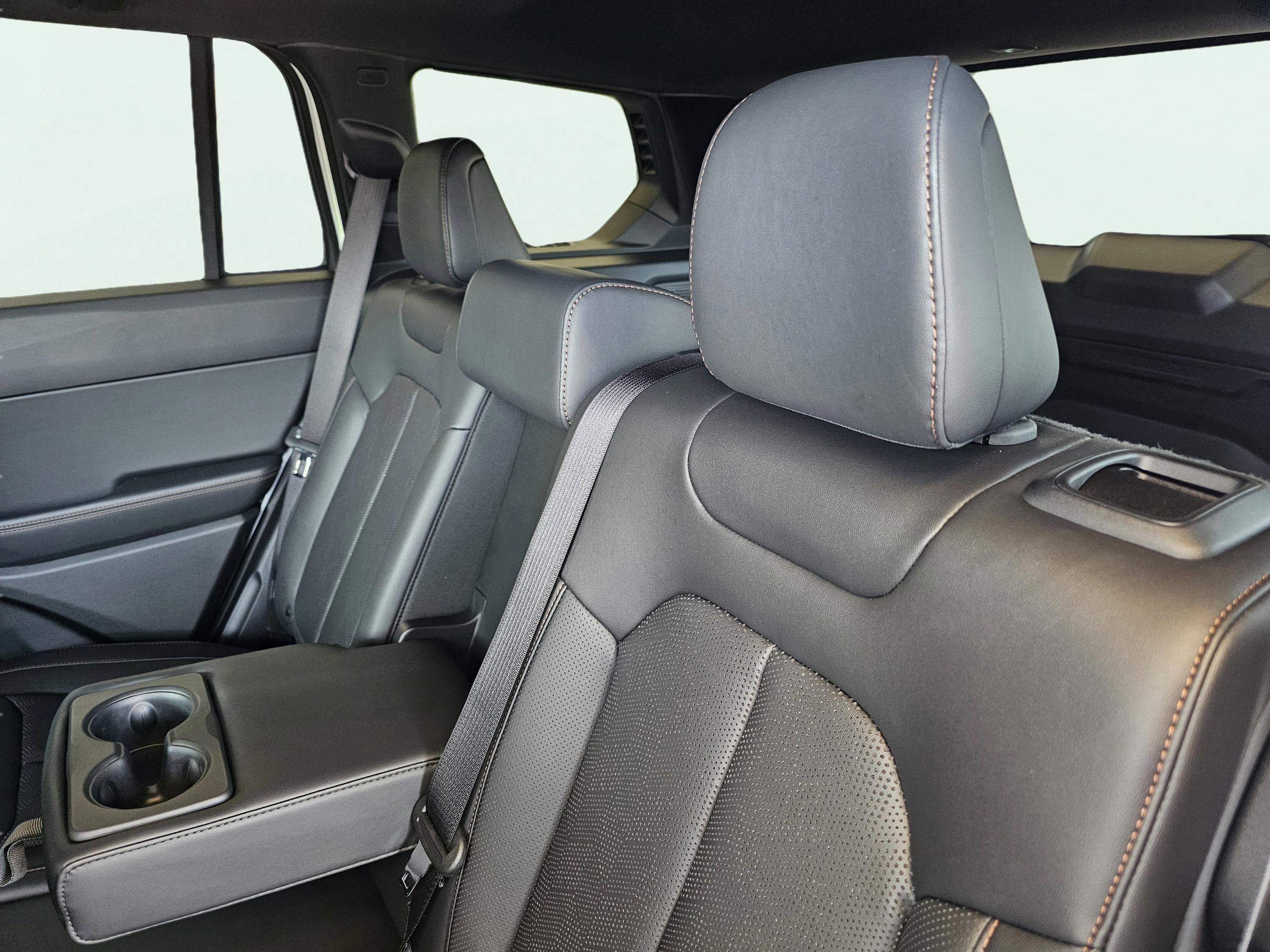 New 2026 Jeep Cherokee Overland image 31