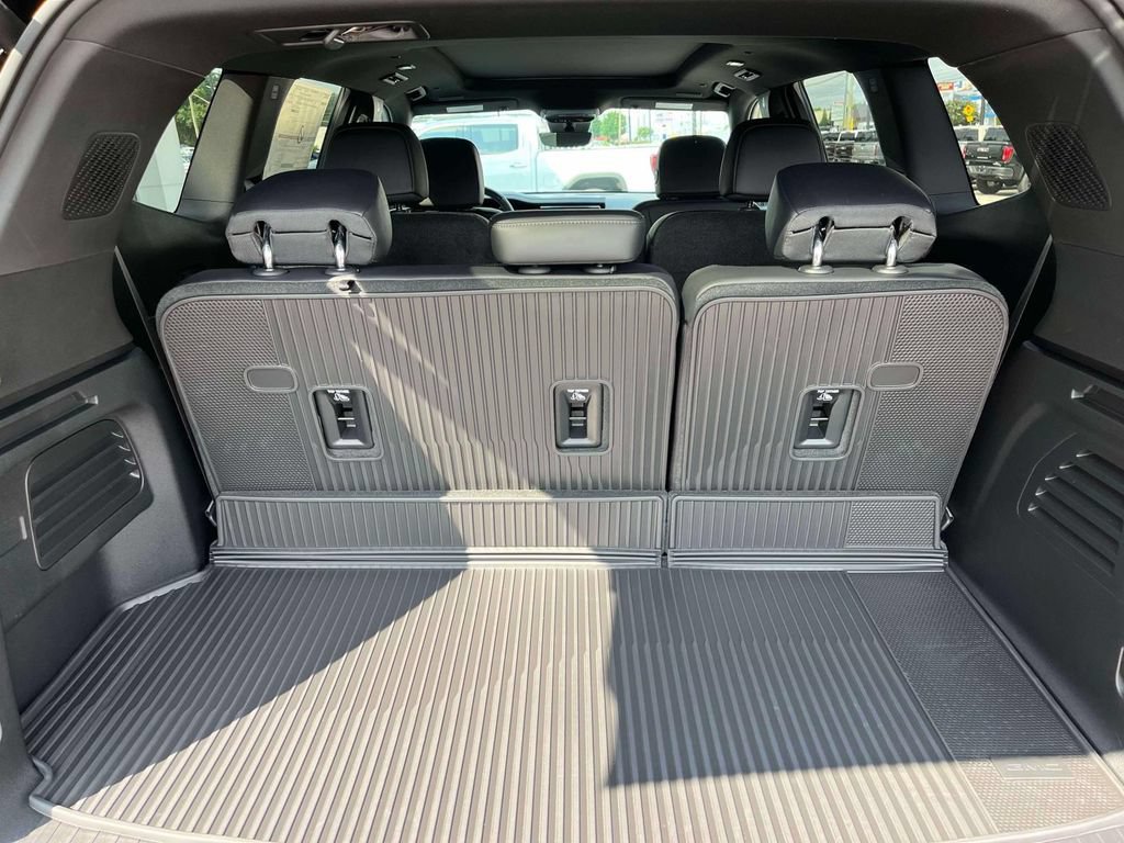 New 2027 GMC Acadia Denali w/ LPO, Floor Liner Package AWD/4WD image 18