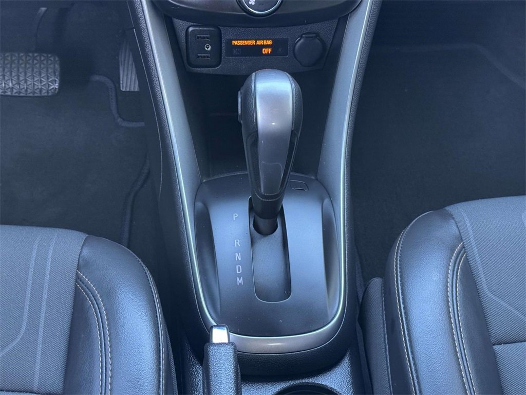 Used 2021 Chevrolet Trax LT w/ LT Convenience Package image 6