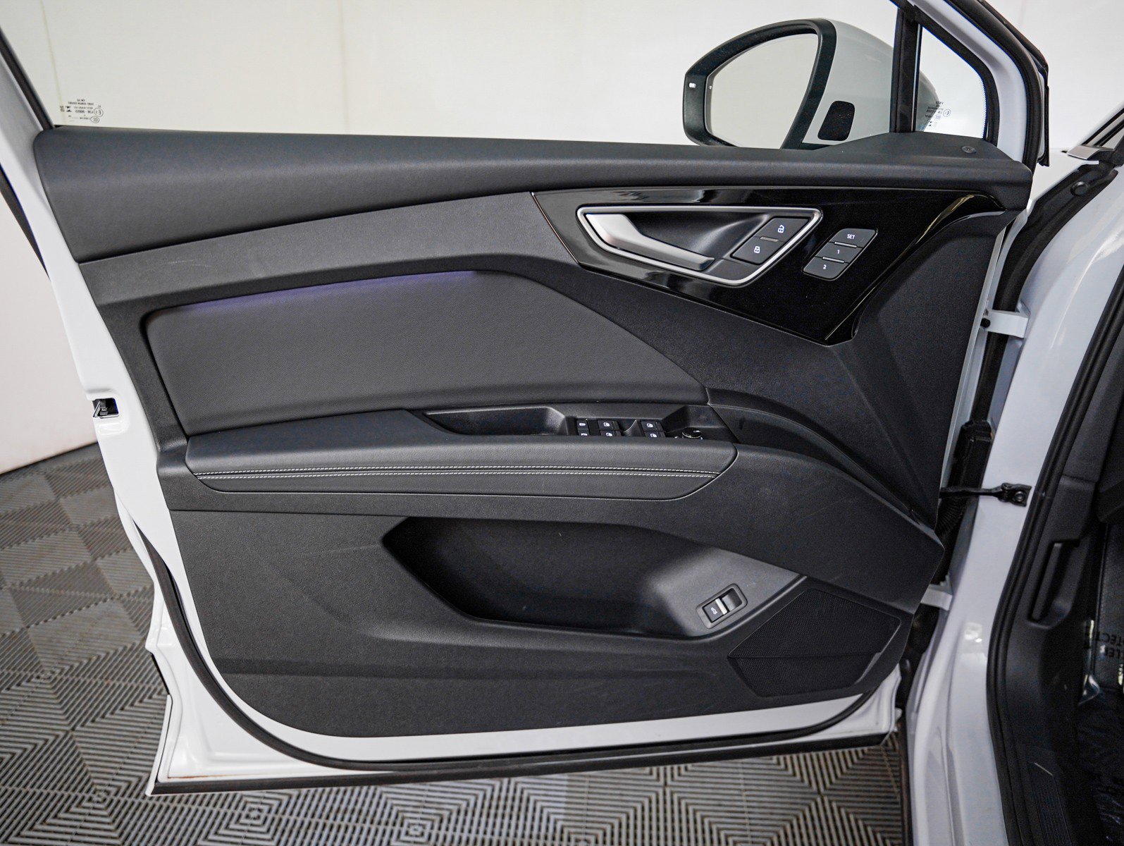 Used 2024 Audi Q4 e-tron Premium Plus image 23