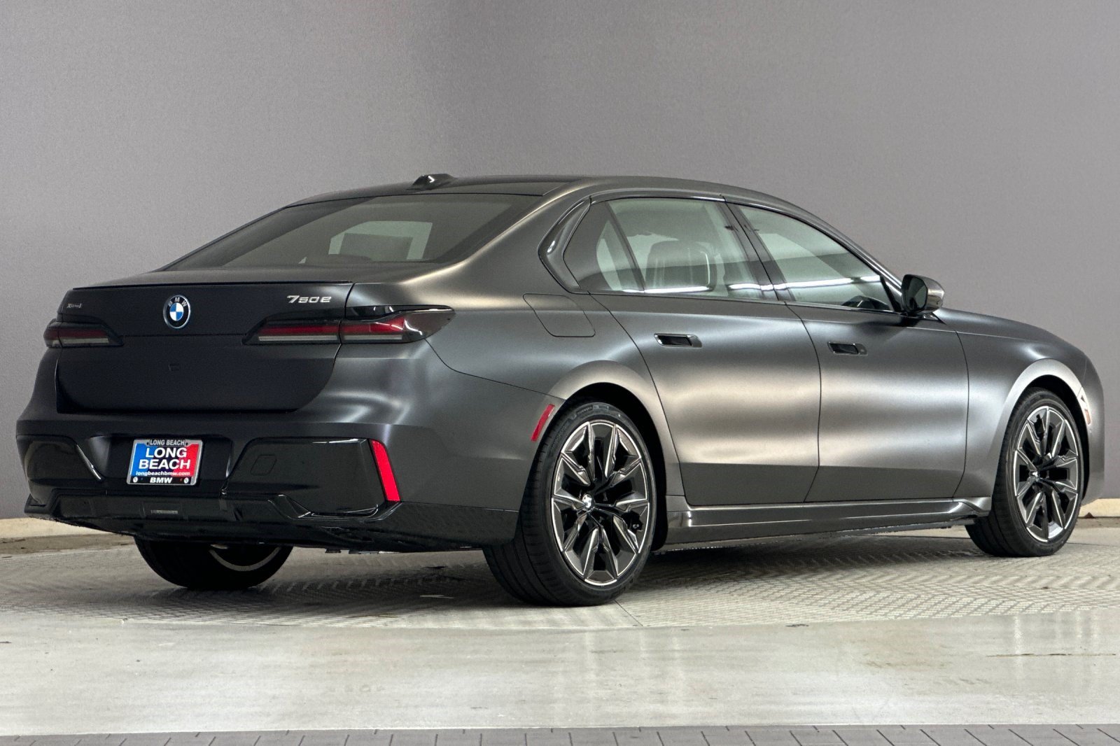 New 2026 BMW 750e xDrive w/ Premium Package AWD/4WD image 8