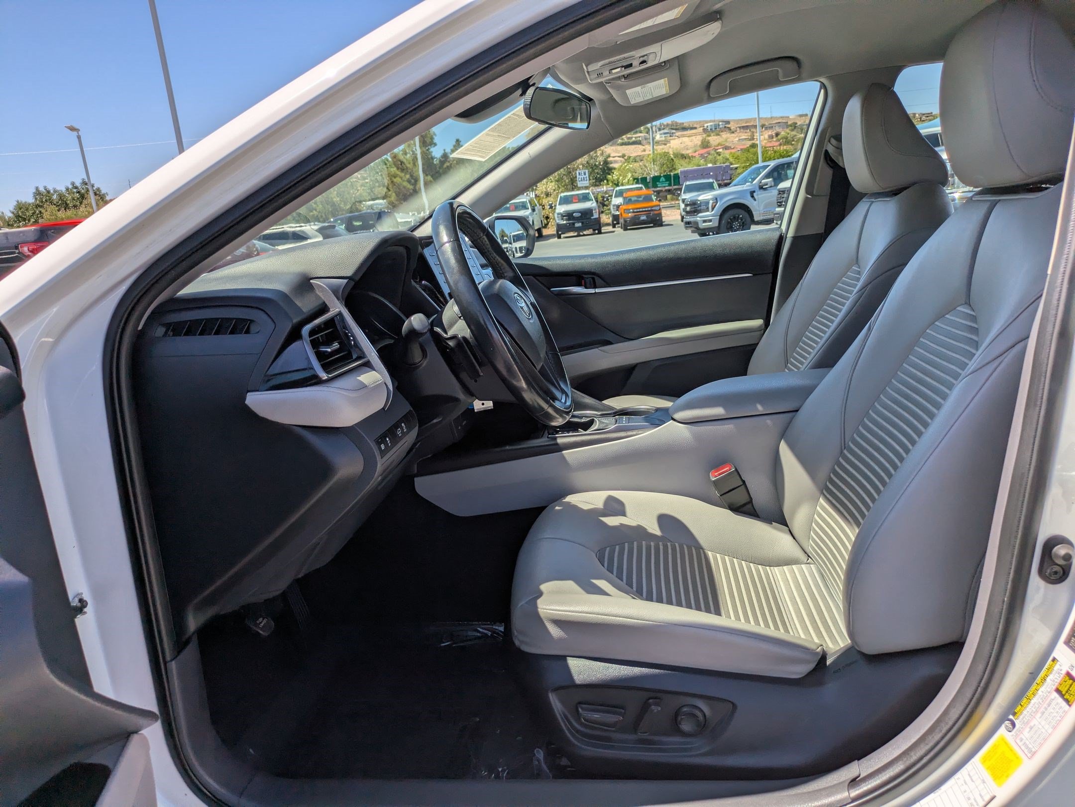 Used 2023 Toyota Camry SE FWD image 15
