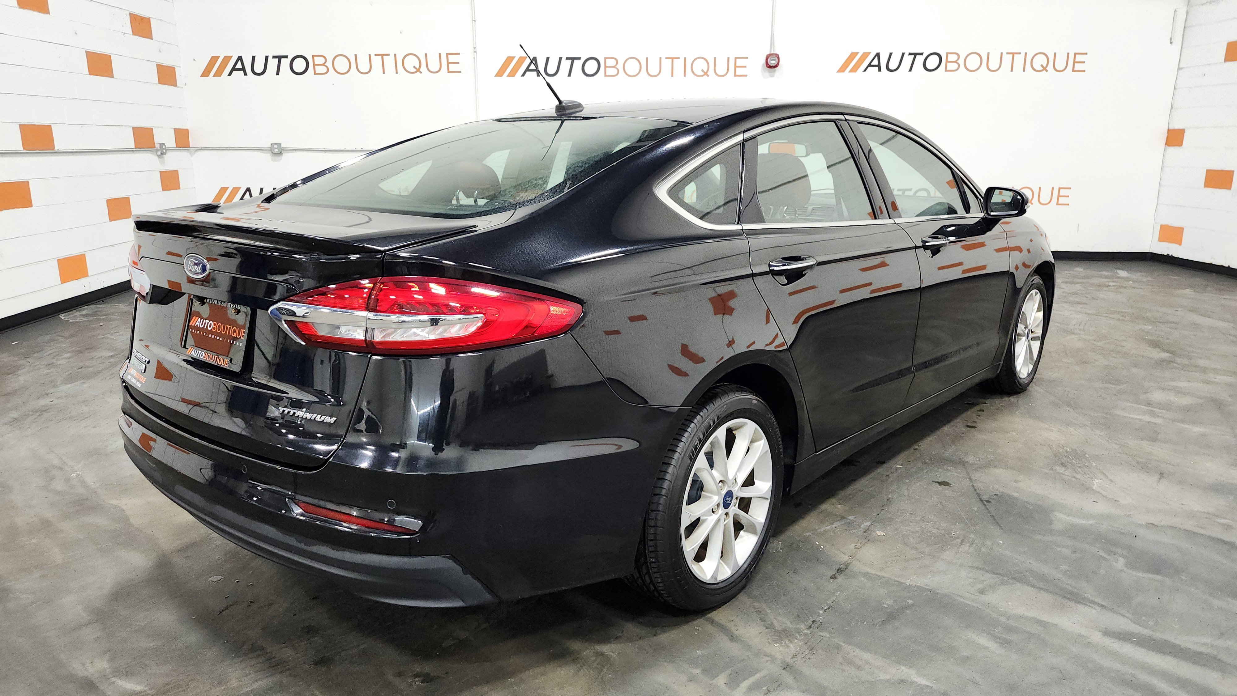 Used 2019 Ford Fusion Energi Titanium image 17