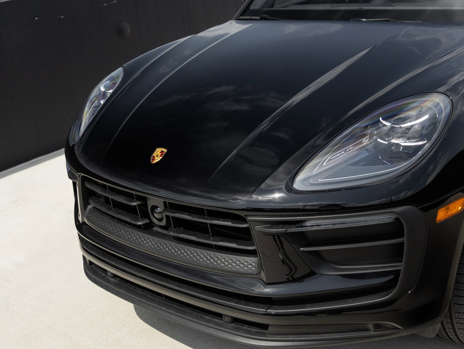 Used 2025 Porsche Macan image 33