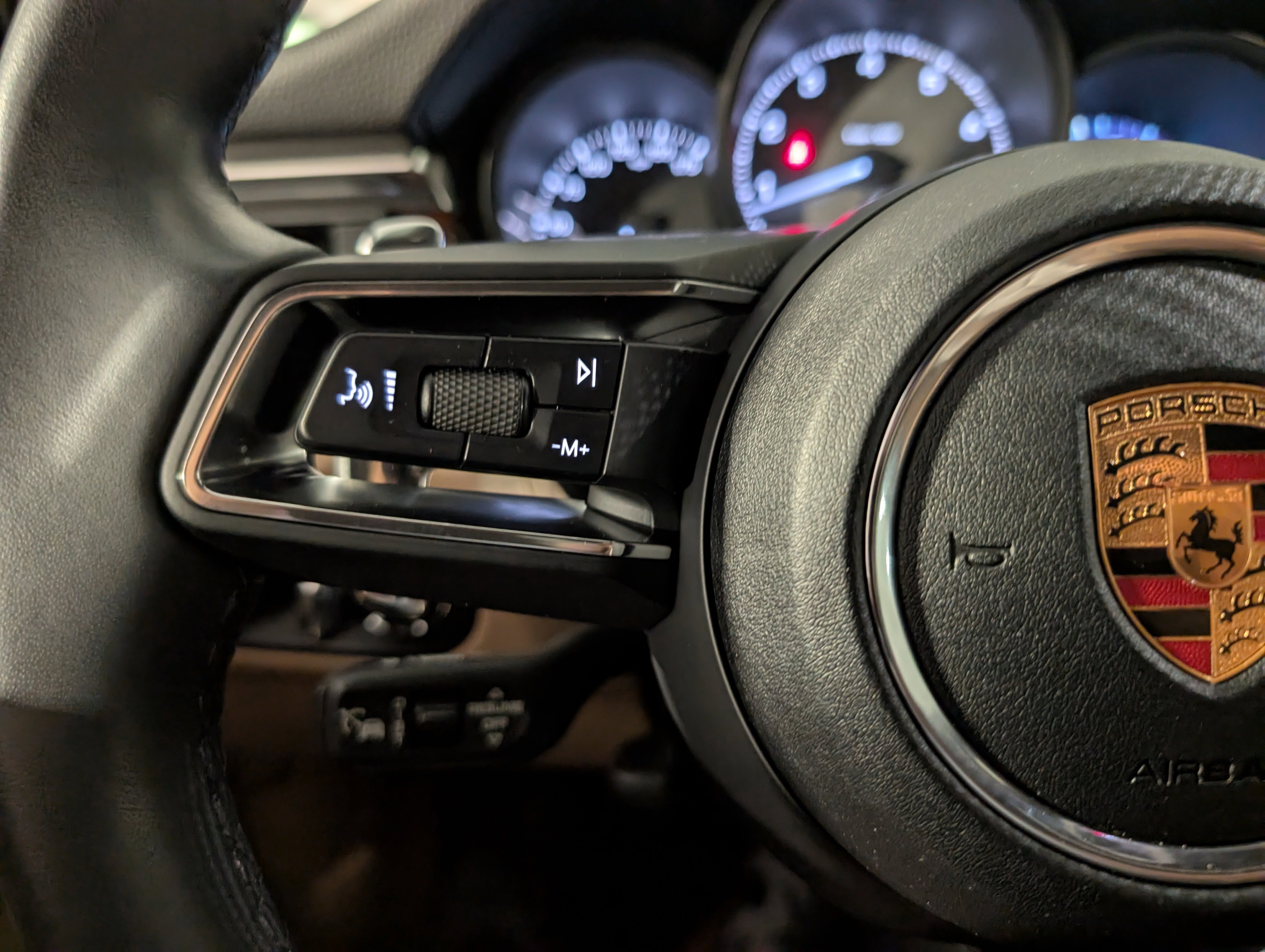 Certified 2023 Porsche Macan S AWD/4WD image 29