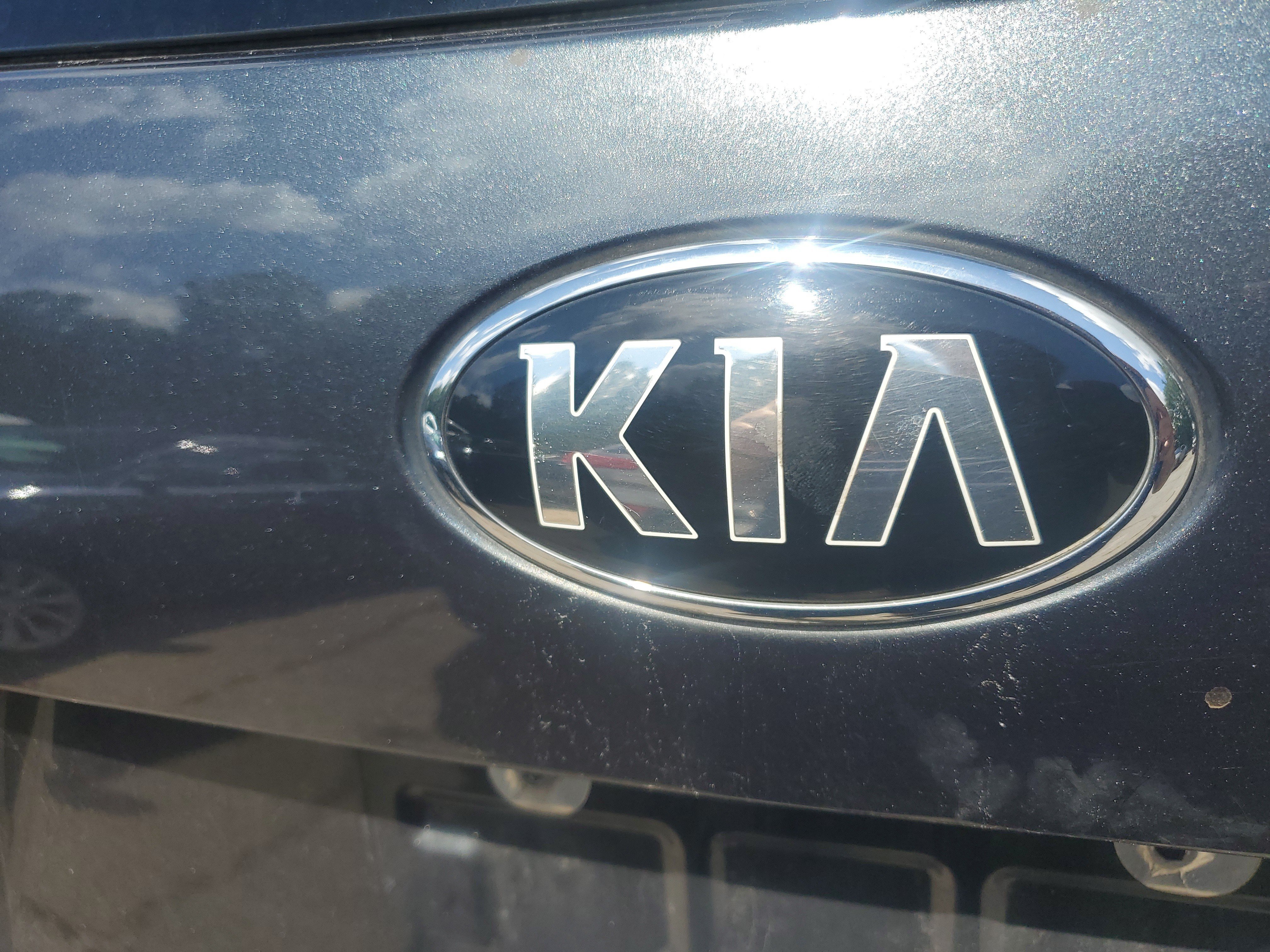 Used 2020 Kia Sorento LX FWD image 9